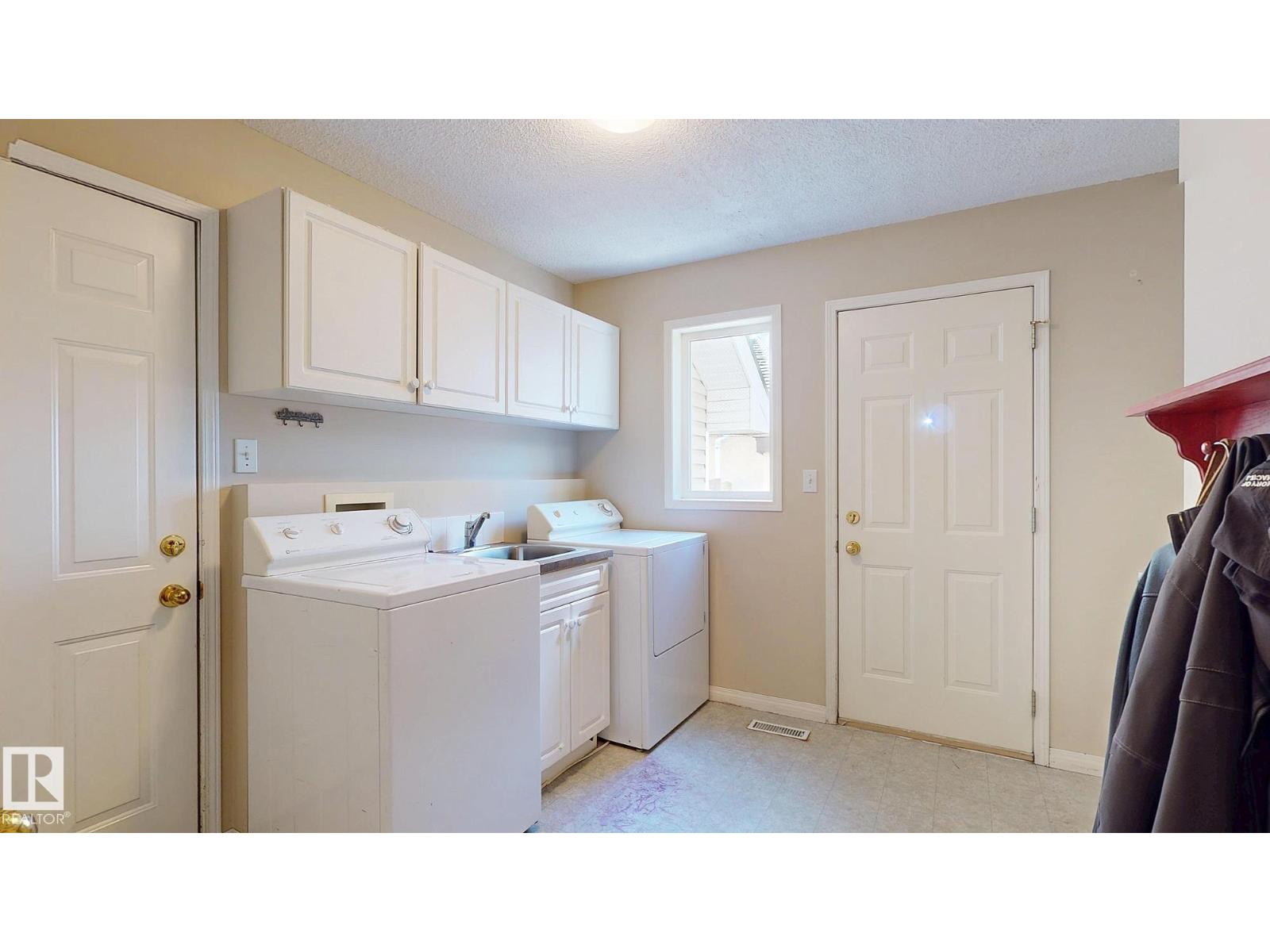721 Butterworth Dr Nw, Edmonton, Alberta  T6R 2M7 - Photo 33 - E4485819