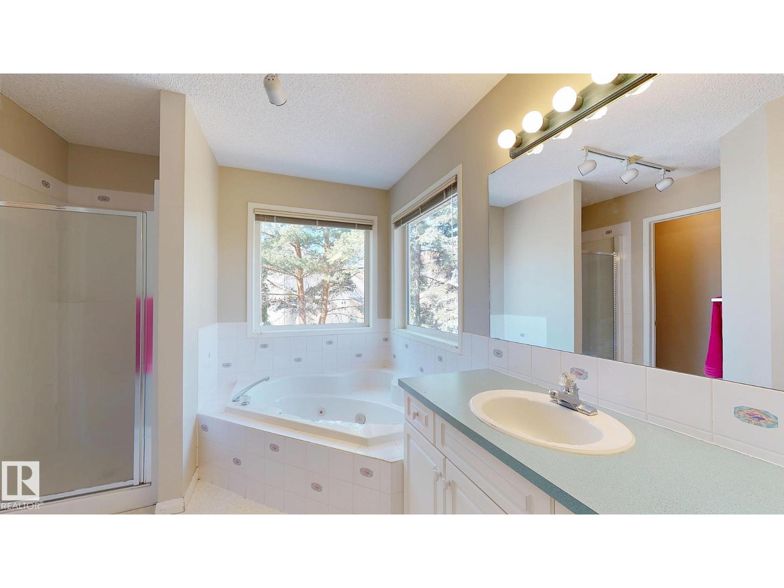 721 Butterworth Dr Nw, Edmonton, Alberta  T6R 2M7 - Photo 40 - E4485819