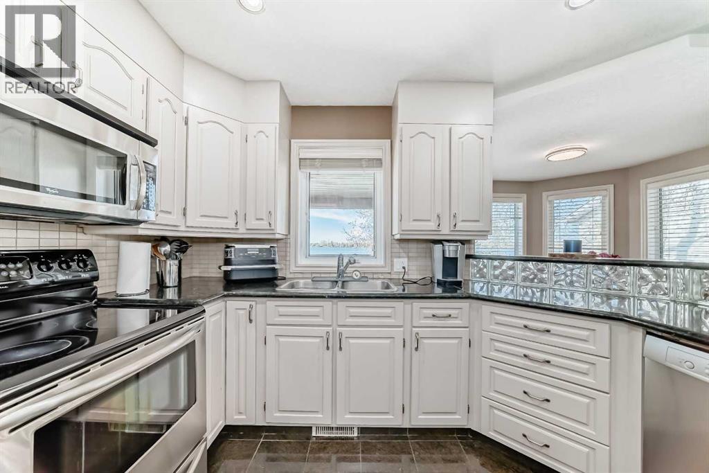 291 East Chestermere Drive, Chestermere, Alberta  T1X 1A2 - Photo 15 - A2305396