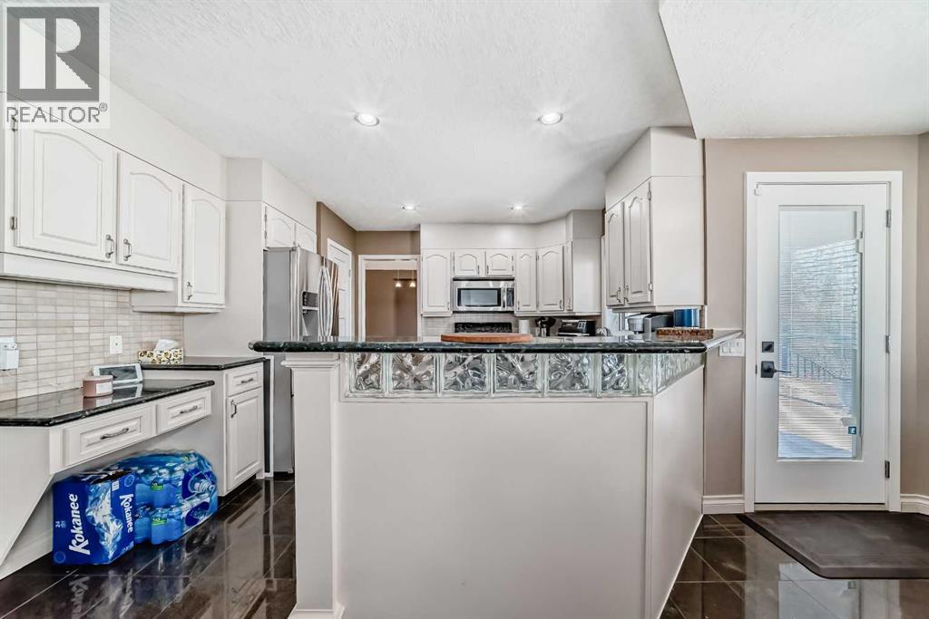 291 East Chestermere Drive, Chestermere, Alberta  T1X 1A2 - Photo 11 - A2305396