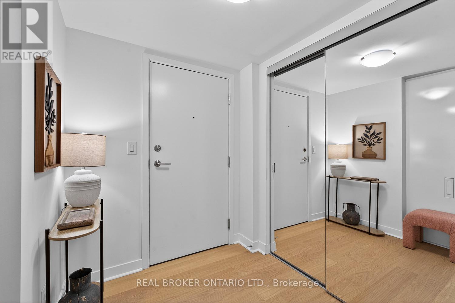 306 - 295 Adelaide Street W, Toronto, Ontario  M5V 0L4 - Photo 2 - C13086582