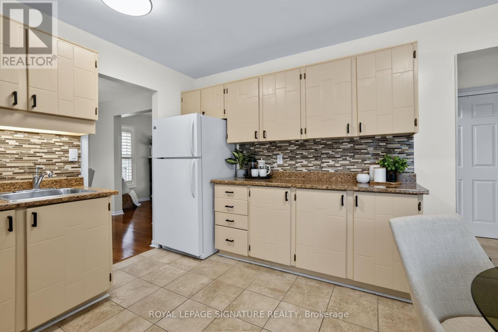 1217 Canborough Crescent, Pickering (Liverpool), Ontario  L1V 3H4 - Photo 10 - E13086264