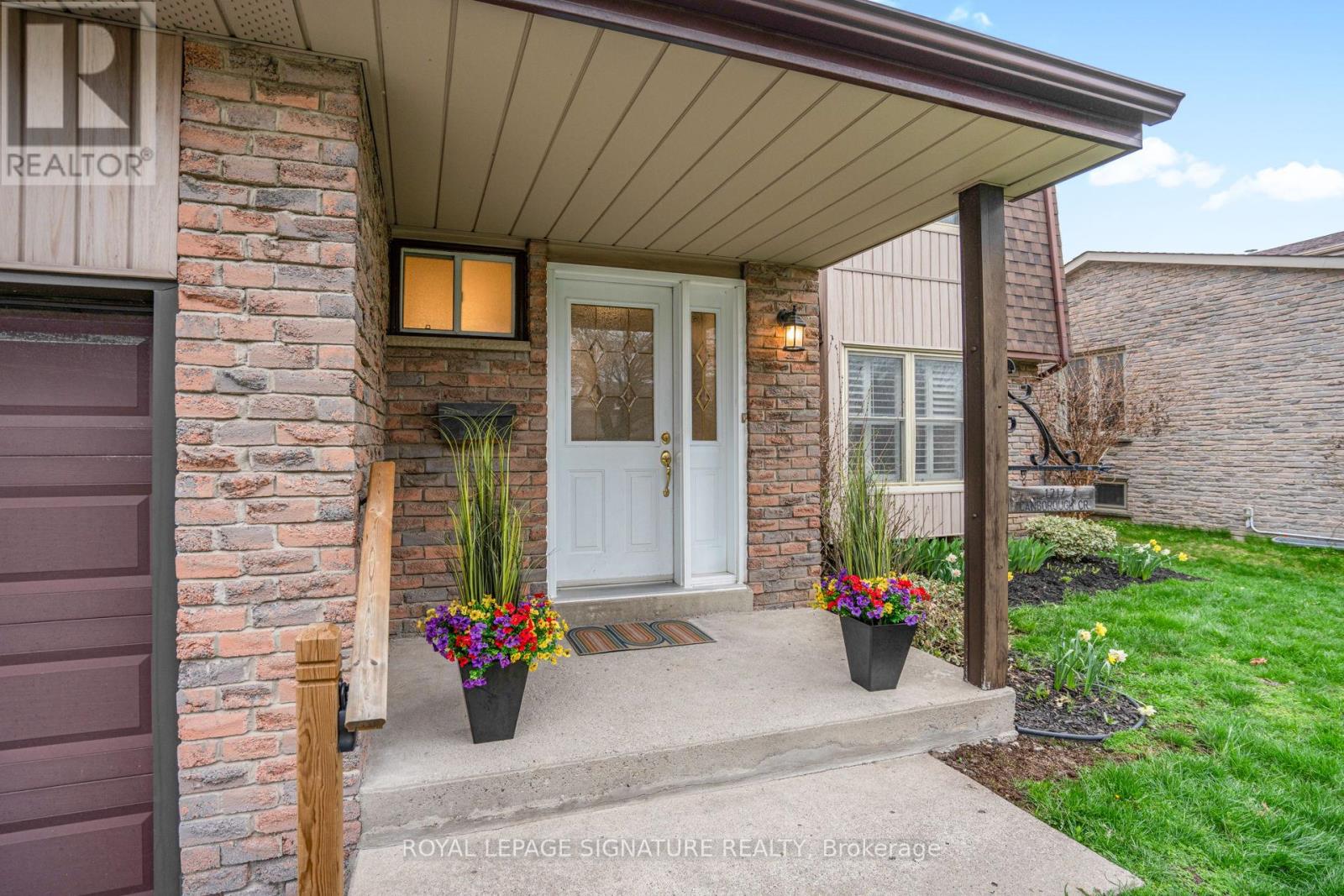 1217 Canborough Crescent, Pickering (Liverpool), Ontario  L1V 3H4 - Photo 2 - E13086264