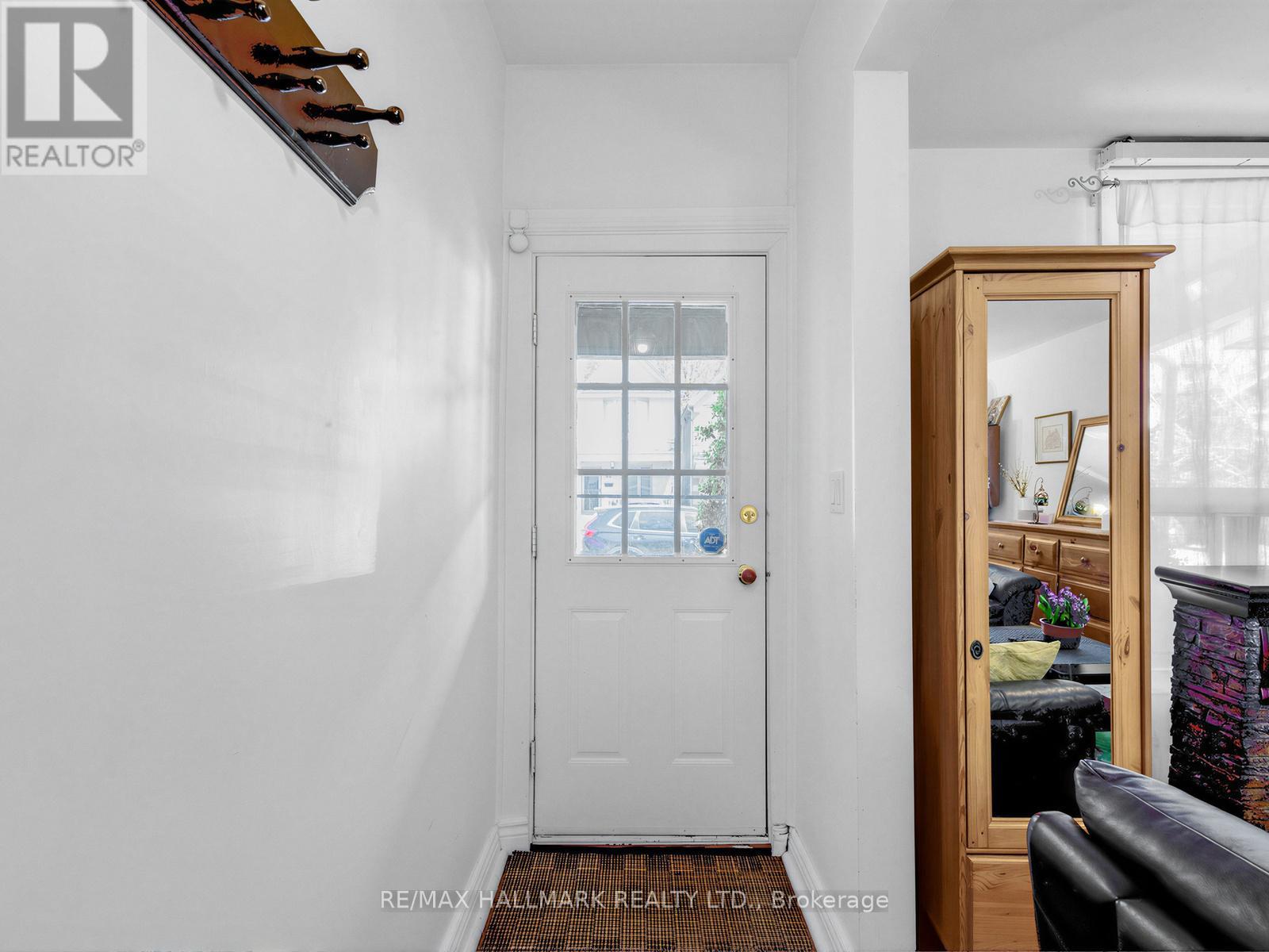 82 Muriel Avenue, Toronto, Ontario  M4J 2Y4 - Photo 5 - E13086464