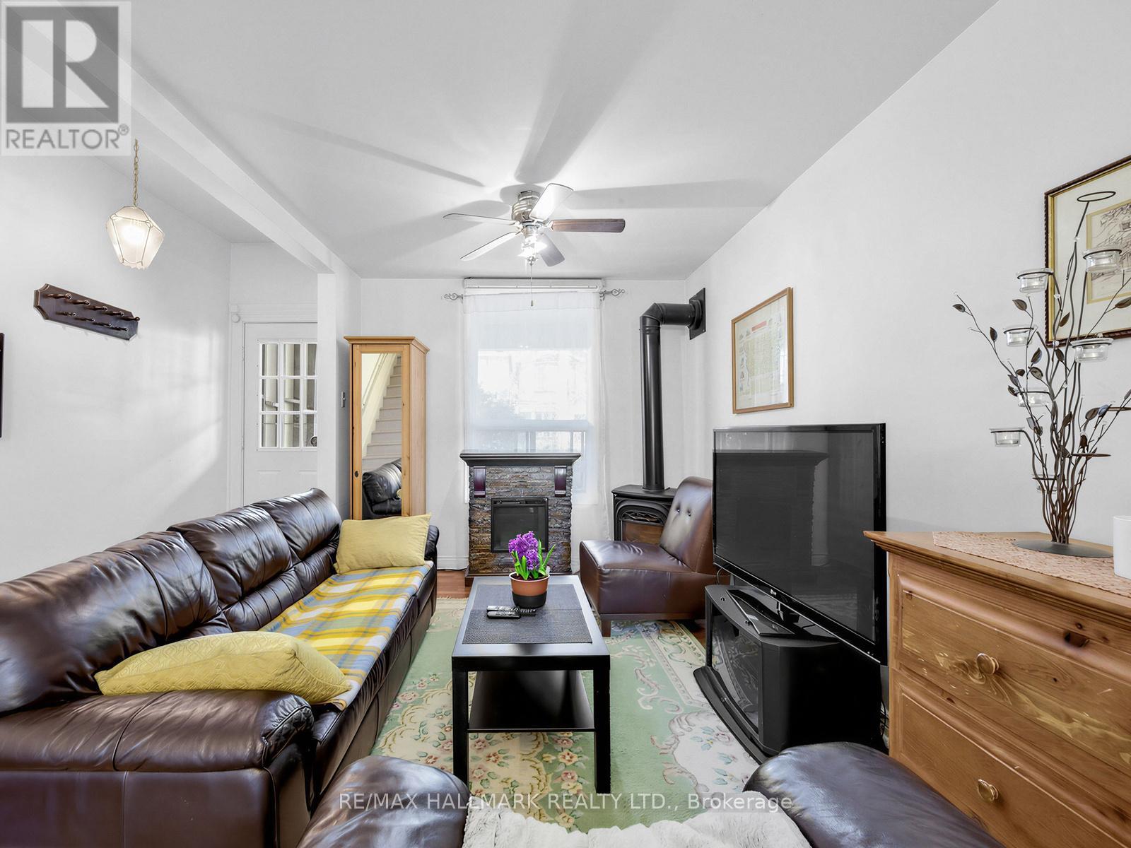 82 Muriel Avenue, Toronto, Ontario  M4J 2Y4 - Photo 7 - E13086464