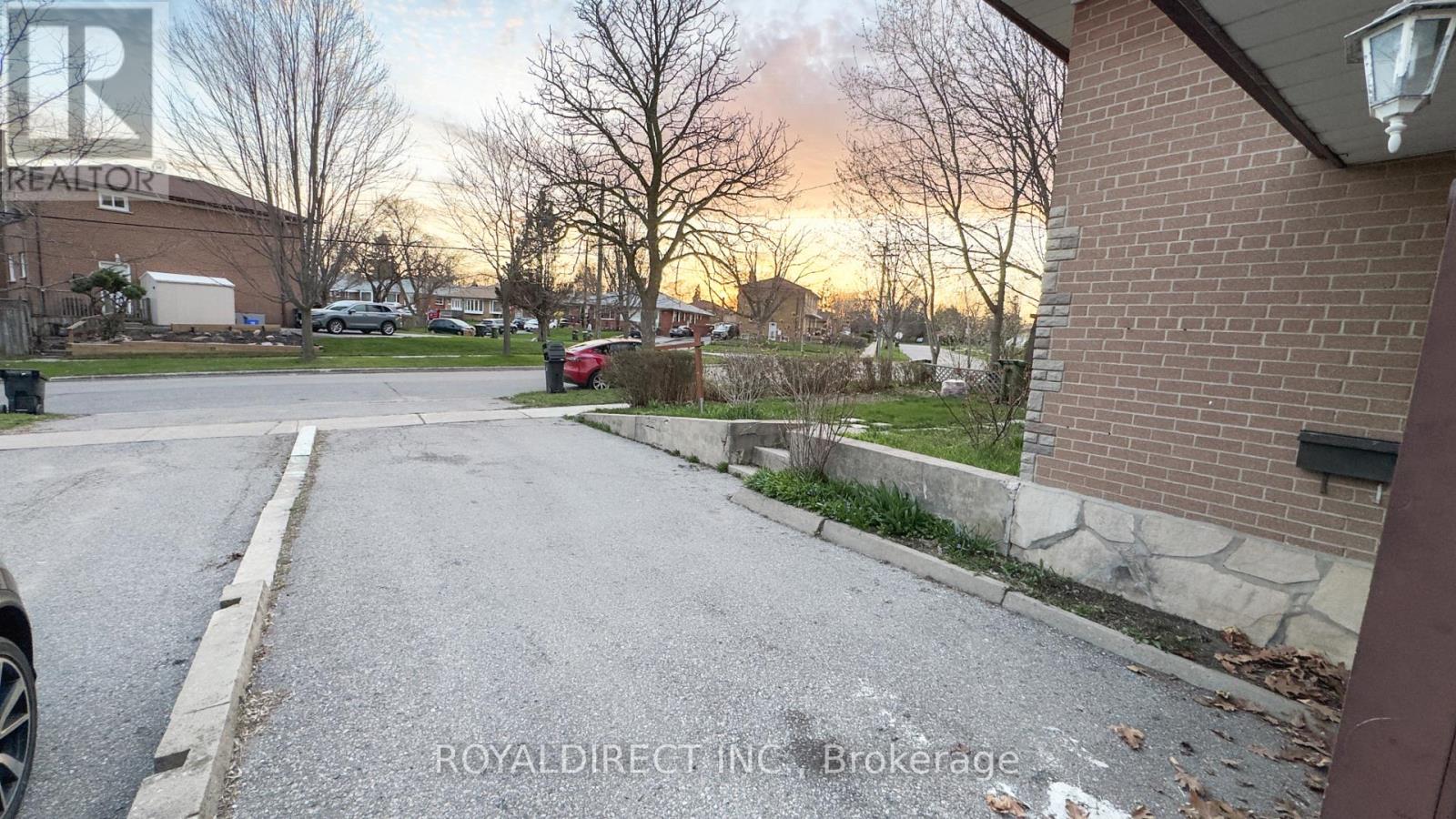 65 Sharbot Avenue, Toronto, Ontario  M1H 1Z2 - Photo 4 - E13086532