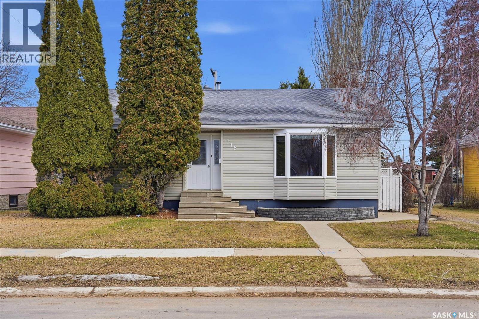 718 11th Street, Humboldt, Saskatchewan  S0K 2A0 - Photo 1 - SK034882
