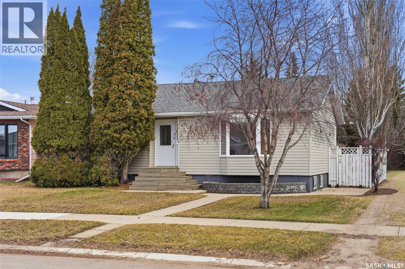718 11th Street, Humboldt, Saskatchewan  S0K 2A0 - Photo 2 - SK034882
