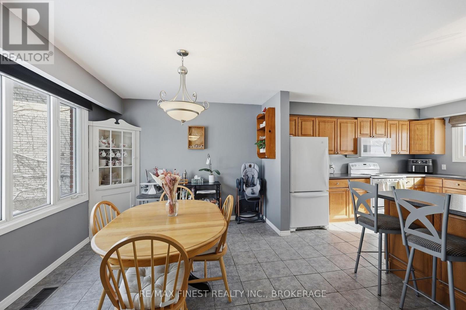 140 Falkirk Terrace, Kingston, Ontario  K7M 4C2 - Photo 5 - X12908610