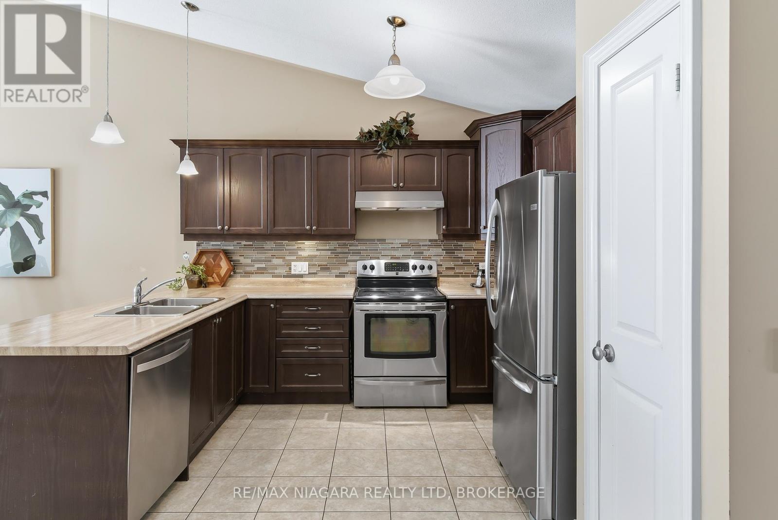 3959 Lower Coach Road, Fort Erie, Ontario  L0S 1S0 - Photo 7 - X12613158