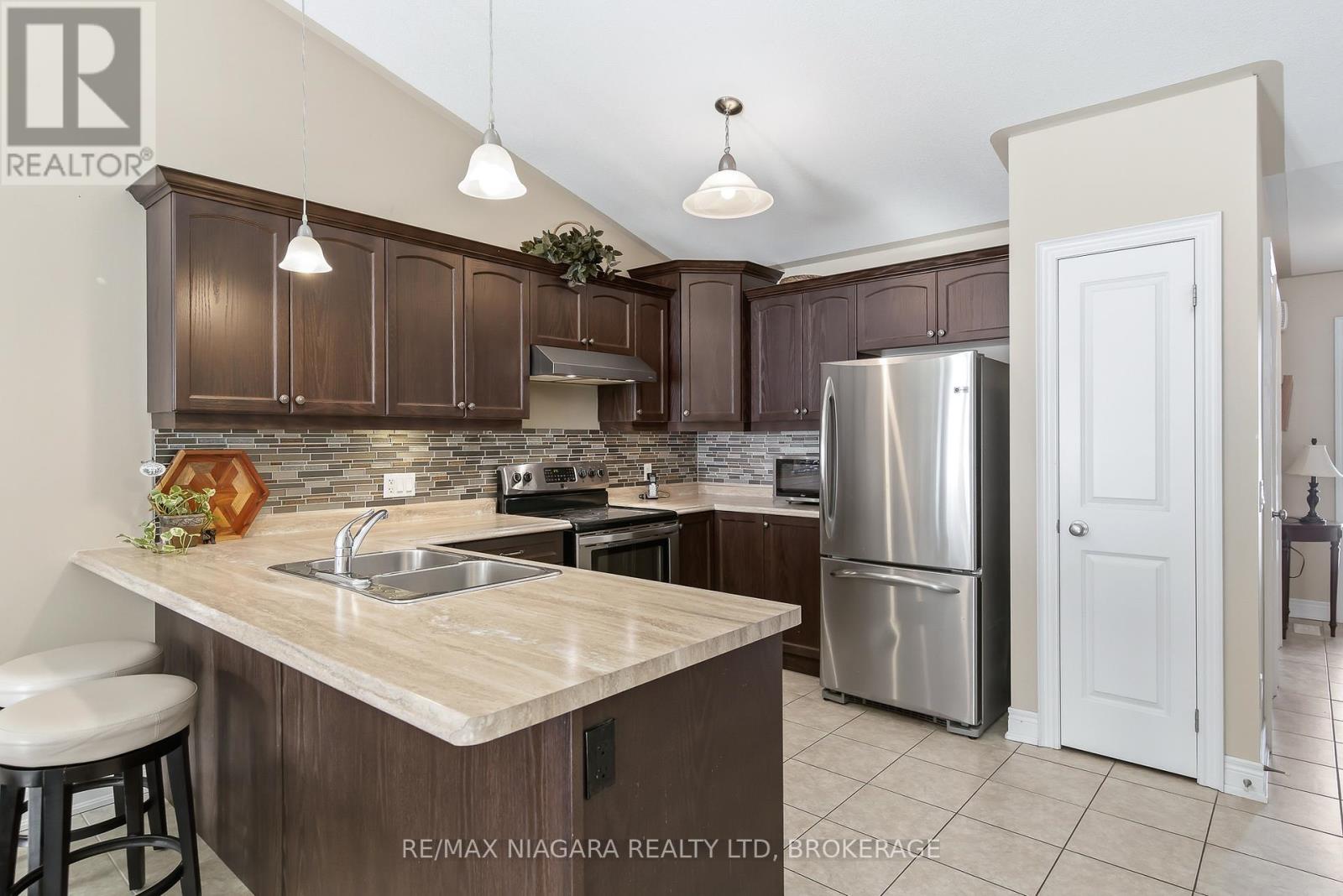 3959 Lower Coach Road, Fort Erie, Ontario  L0S 1S0 - Photo 8 - X12613158