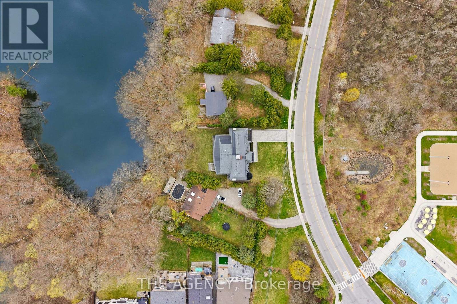 8 Bayview Park Lane, Richmond Hill, Ontario  L4E 3G1 - Photo 35 - N13086334