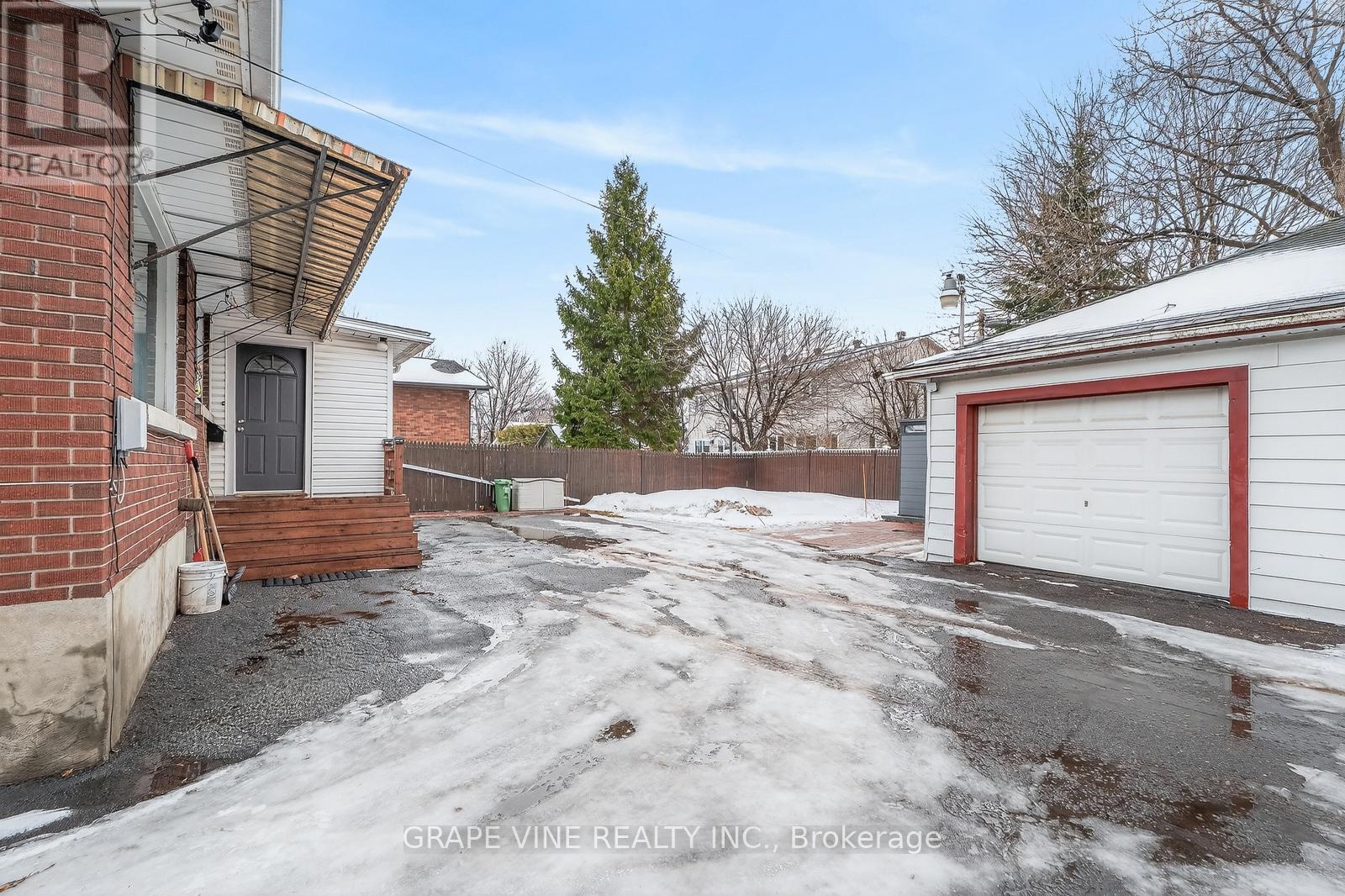 102 Donald Street, Ottawa, Ontario  K1K 1N2 - Photo 3 - X12900310