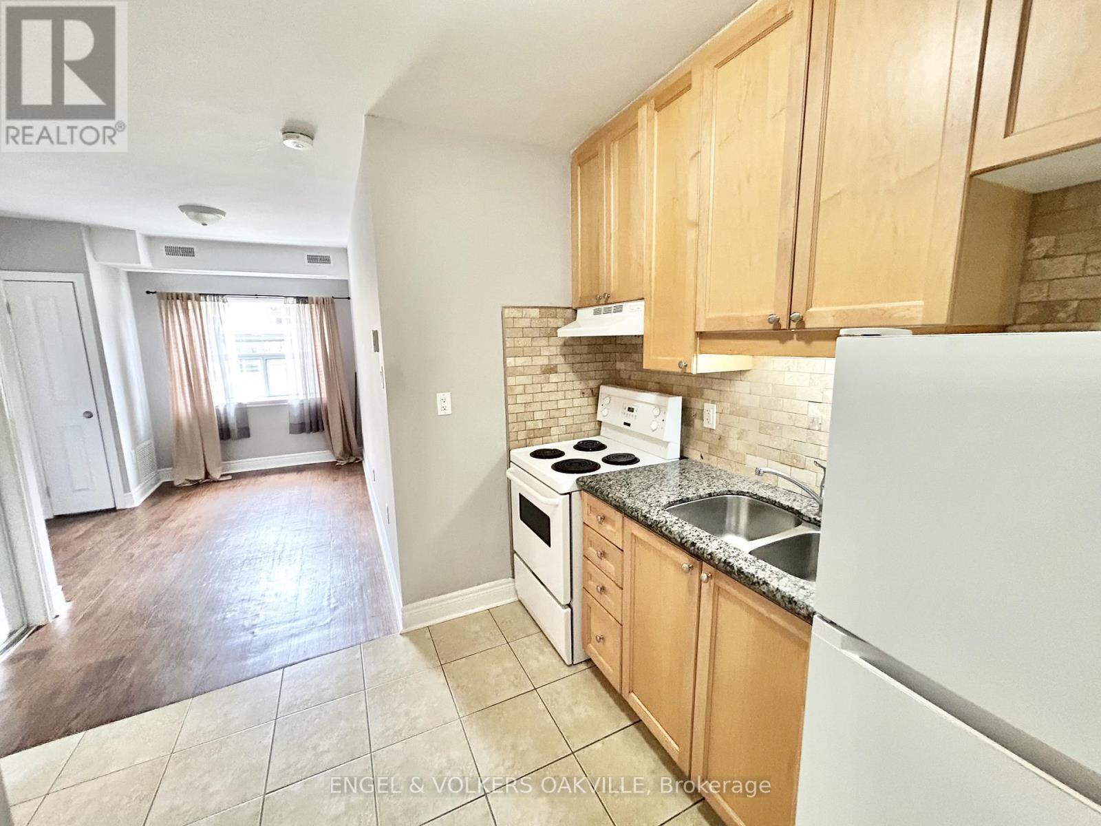 109 - 15 Thirty Third Street, Toronto, Ontario  M8W 3G7 - Photo 2 - W13086272