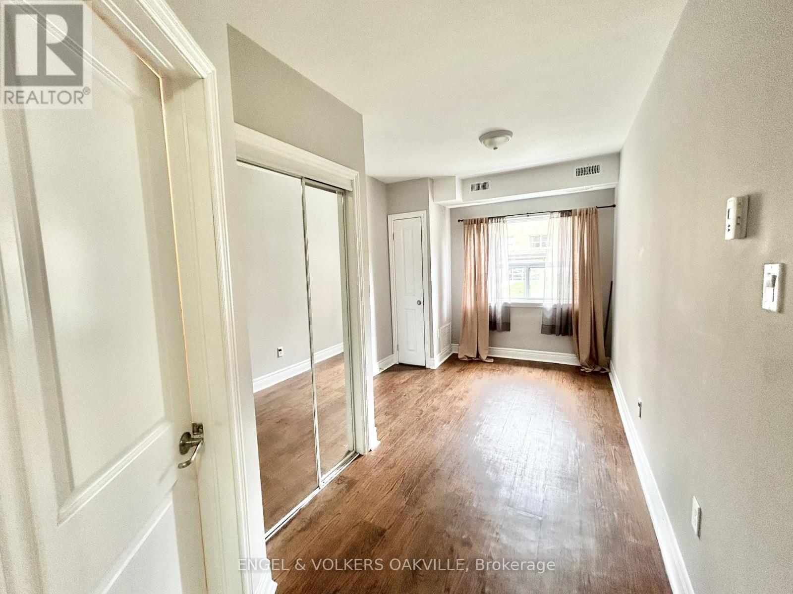 109 - 15 Thirty Third Street, Toronto, Ontario  M8W 3G7 - Photo 3 - W13086272