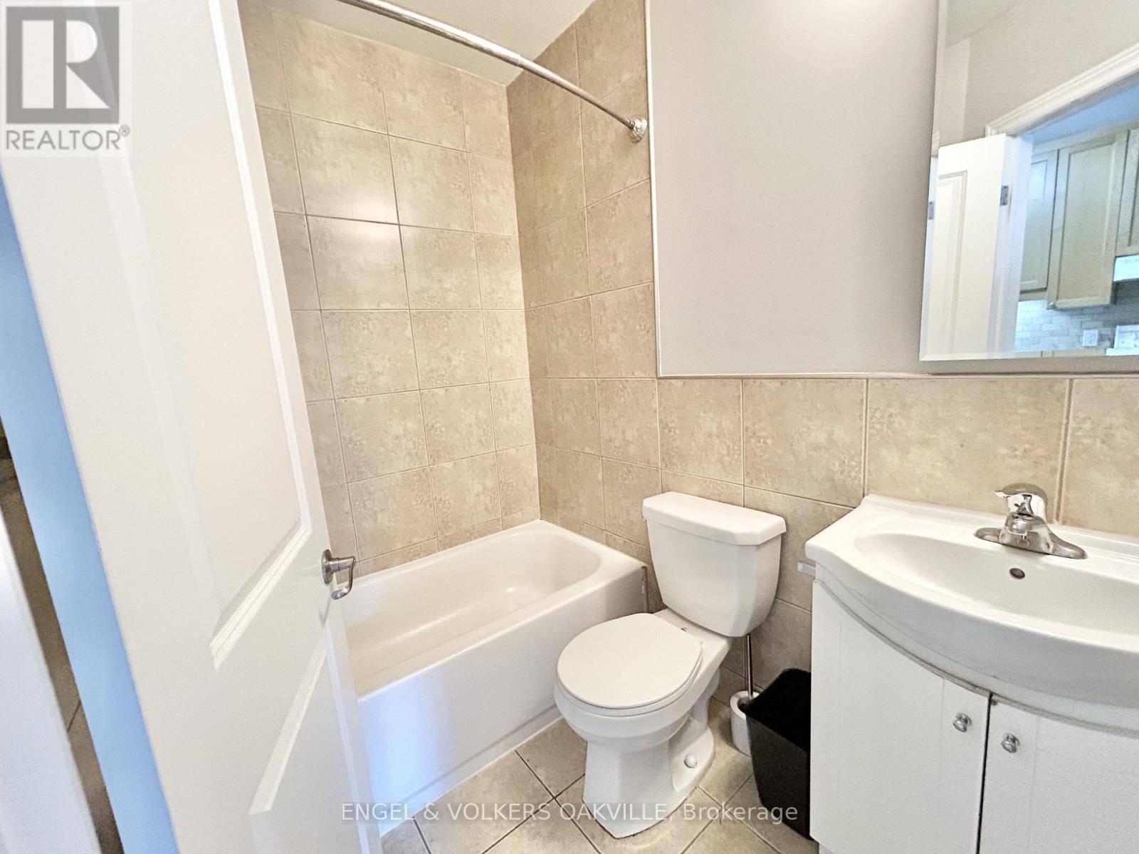 109 - 15 Thirty Third Street, Toronto, Ontario  M8W 3G7 - Photo 6 - W13086272