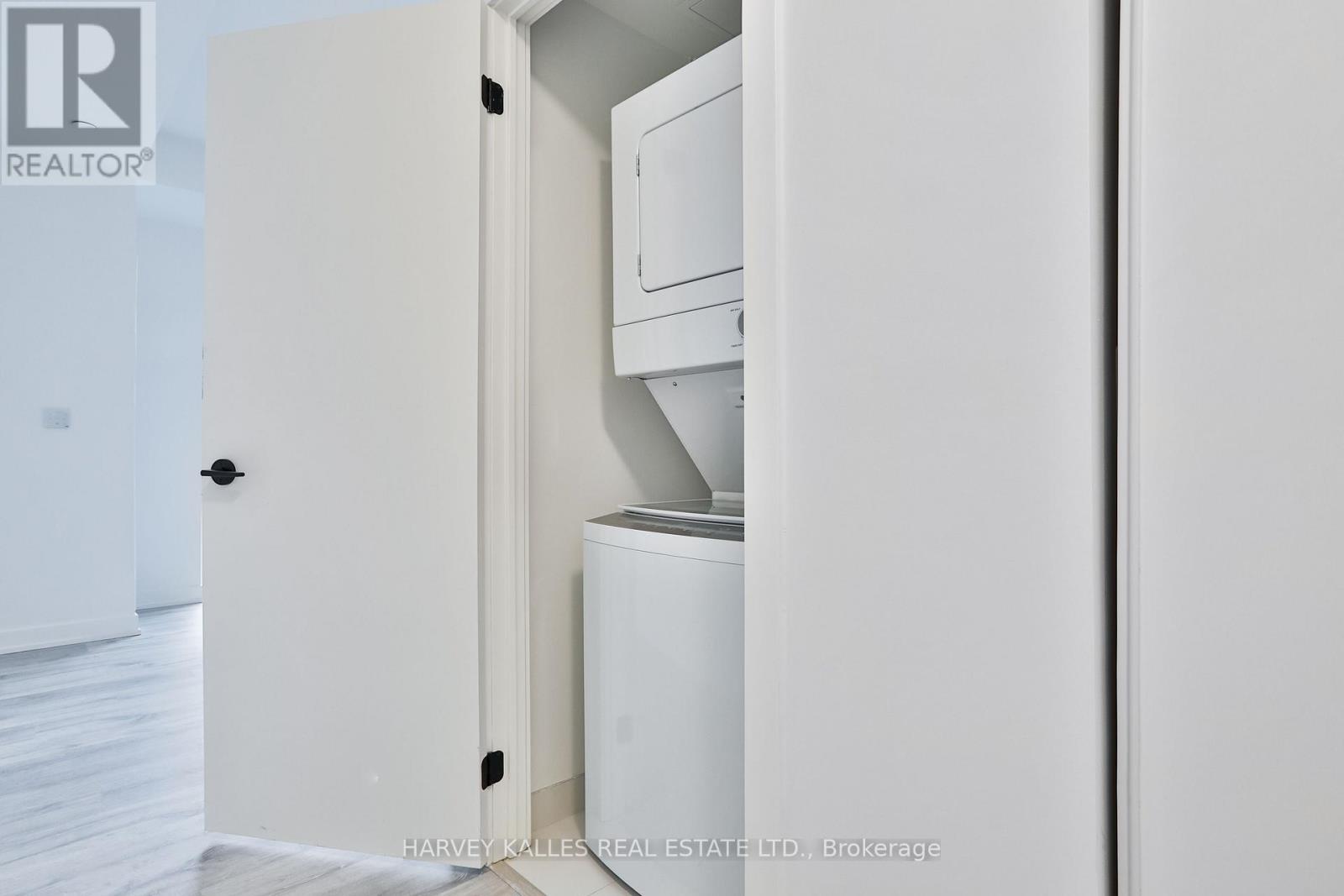 535 - 215 Lakeshore Road W, Mississauga (Port Credit), Ontario  L5H 1G5 - Photo 17 - W13086338