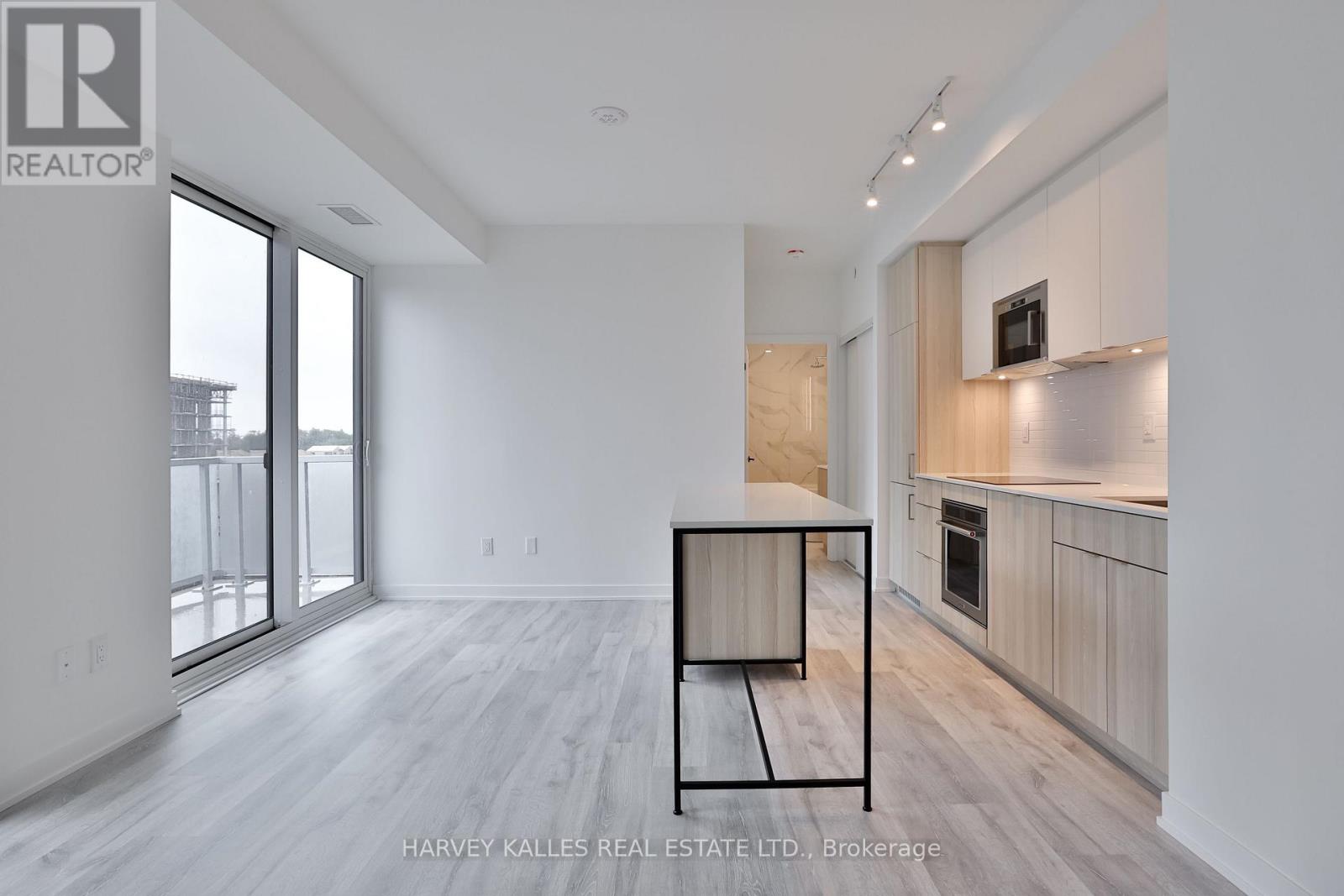 535 - 215 Lakeshore Road W, Mississauga (Port Credit), Ontario  L5H 1G5 - Photo 2 - W13086338