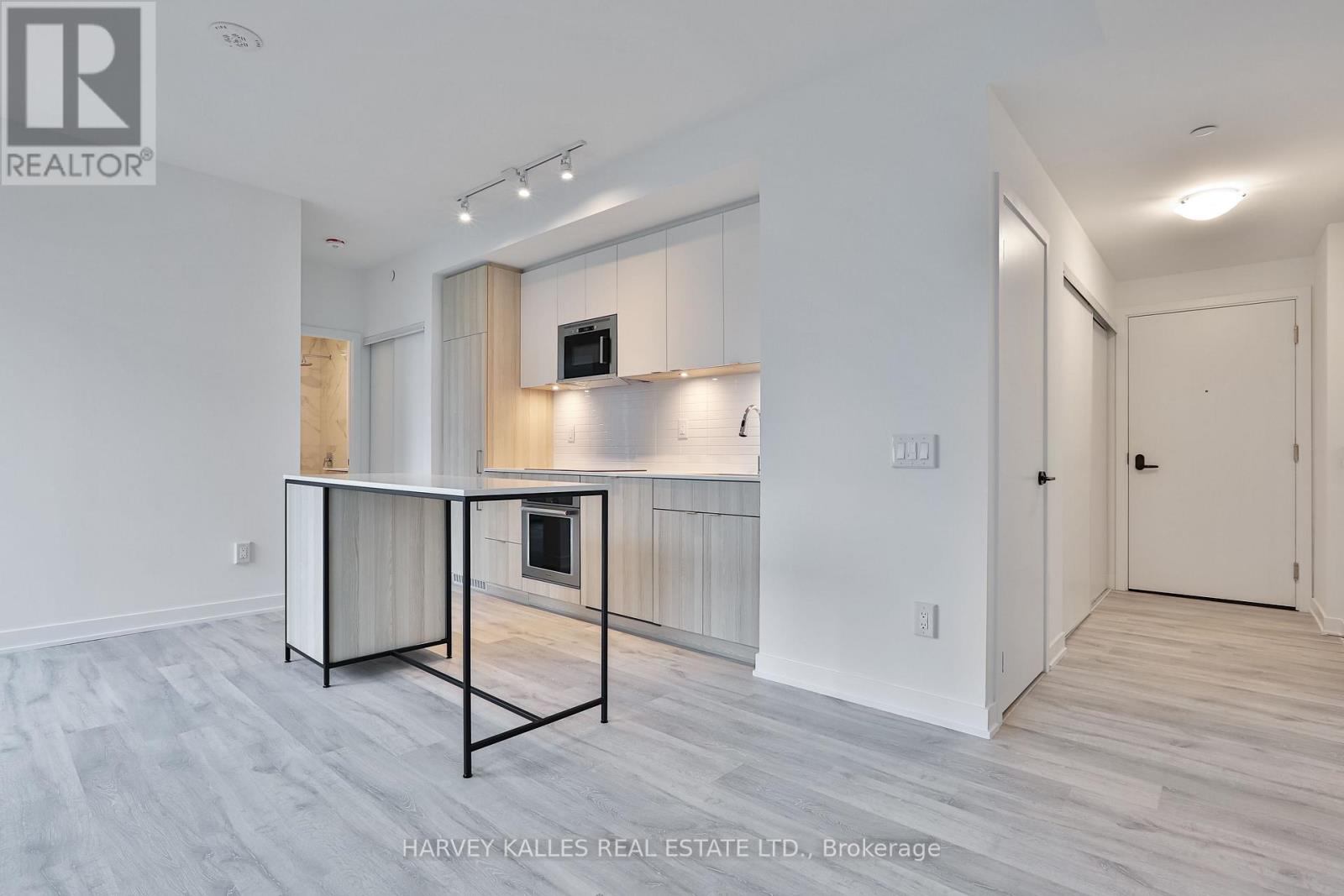 535 - 215 Lakeshore Road W, Mississauga (Port Credit), Ontario  L5H 1G5 - Photo 3 - W13086338