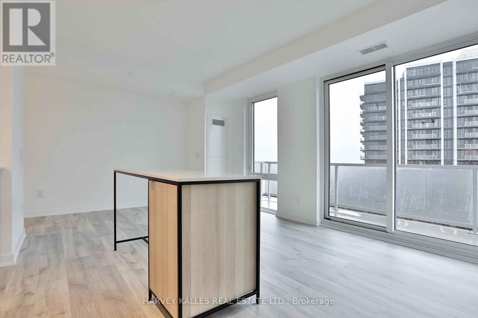 535 - 215 Lakeshore Road W, Mississauga (Port Credit), Ontario  L5H 1G5 - Photo 4 - W13086338