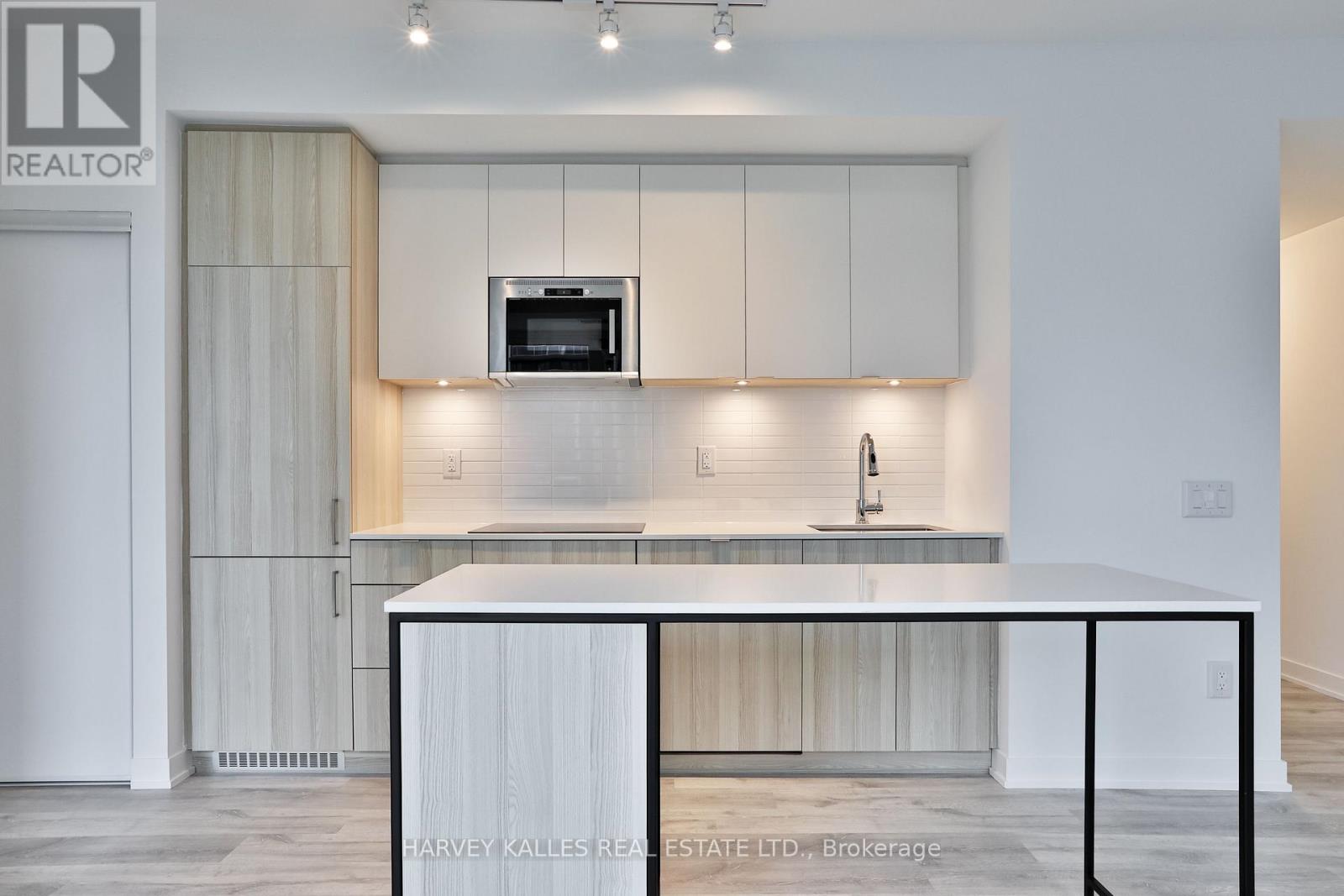 535 - 215 Lakeshore Road W, Mississauga (Port Credit), Ontario  L5H 1G5 - Photo 6 - W13086338