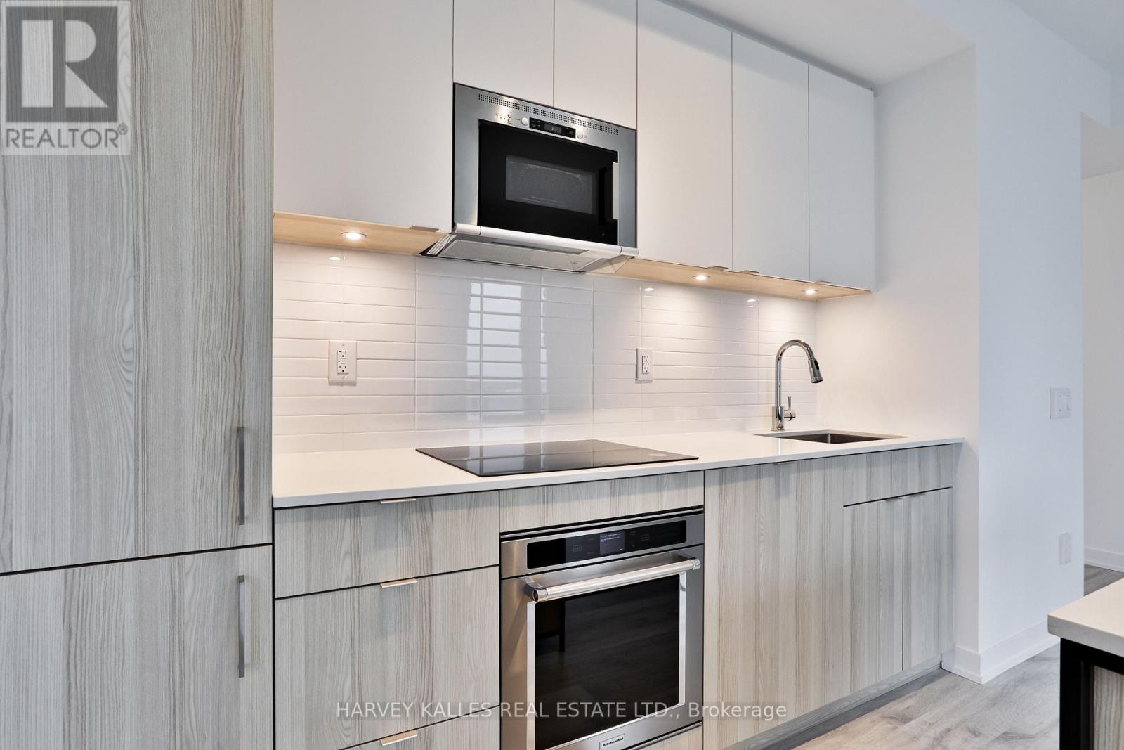 535 - 215 Lakeshore Road W, Mississauga (Port Credit), Ontario  L5H 1G5 - Photo 7 - W13086338