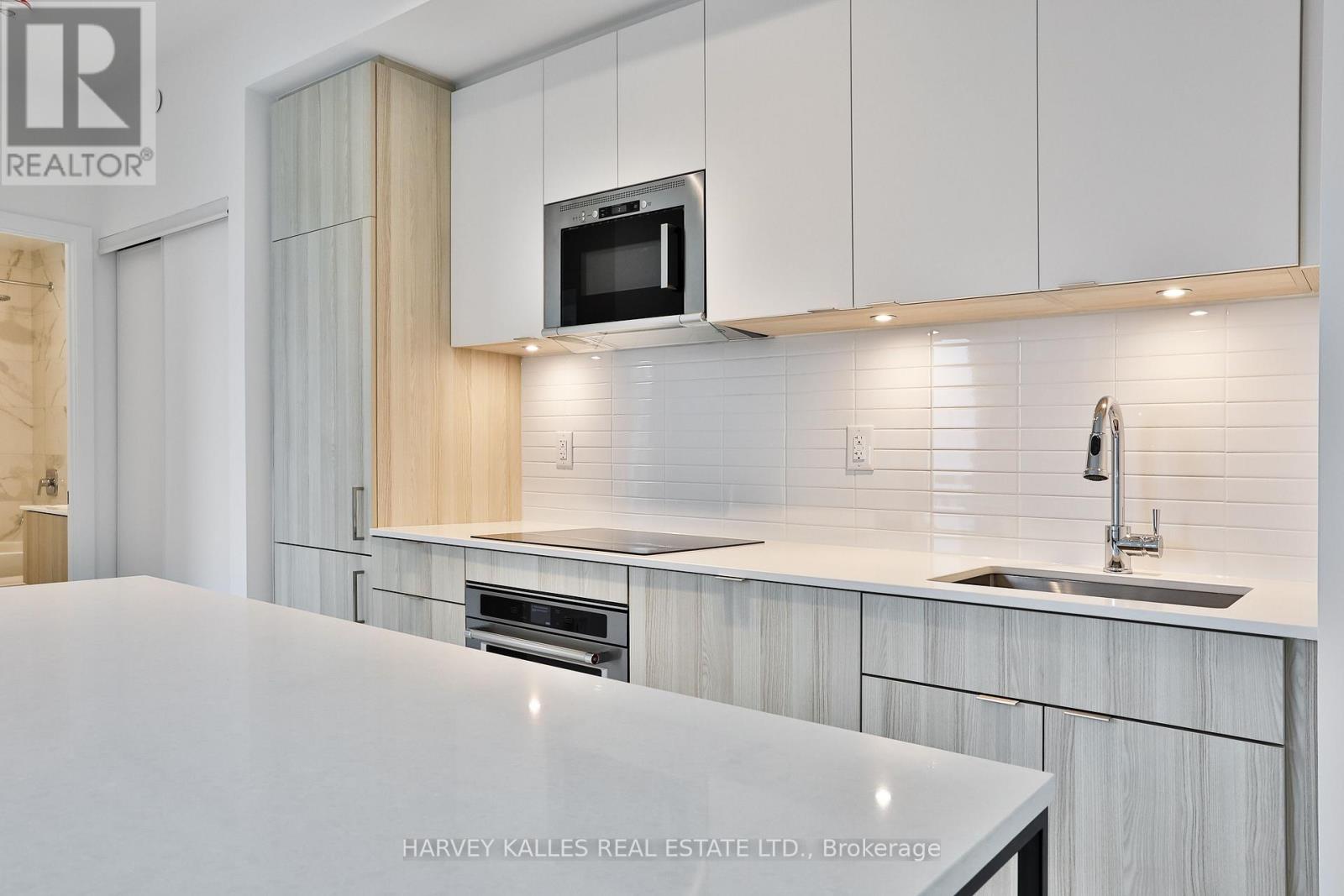 535 - 215 Lakeshore Road W, Mississauga (Port Credit), Ontario  L5H 1G5 - Photo 8 - W13086338