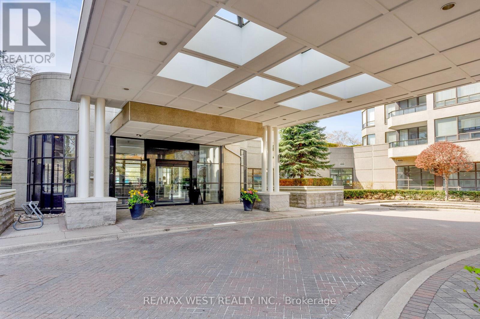 411 - 1 Aberfoyle Crescent, Toronto, Ontario  M8X 2X8 - Photo 3 - W13086342