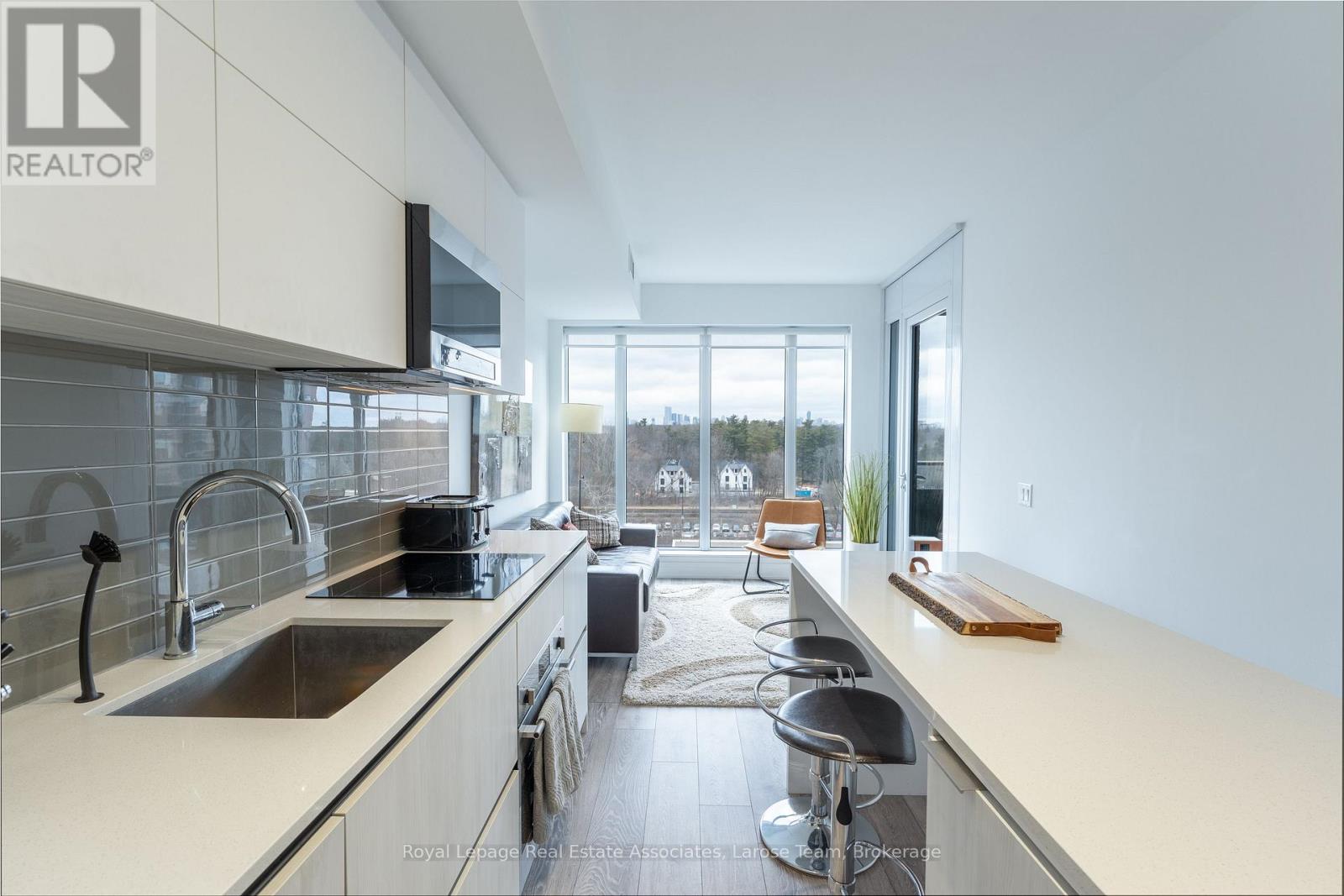 1008 - 21 Park Street E, Mississauga, Ontario  L5G 1L7 - Photo 4 - W13086364