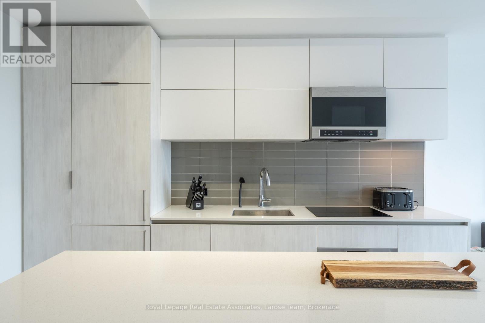 1008 - 21 Park Street E, Mississauga, Ontario  L5G 1L7 - Photo 6 - W13086364