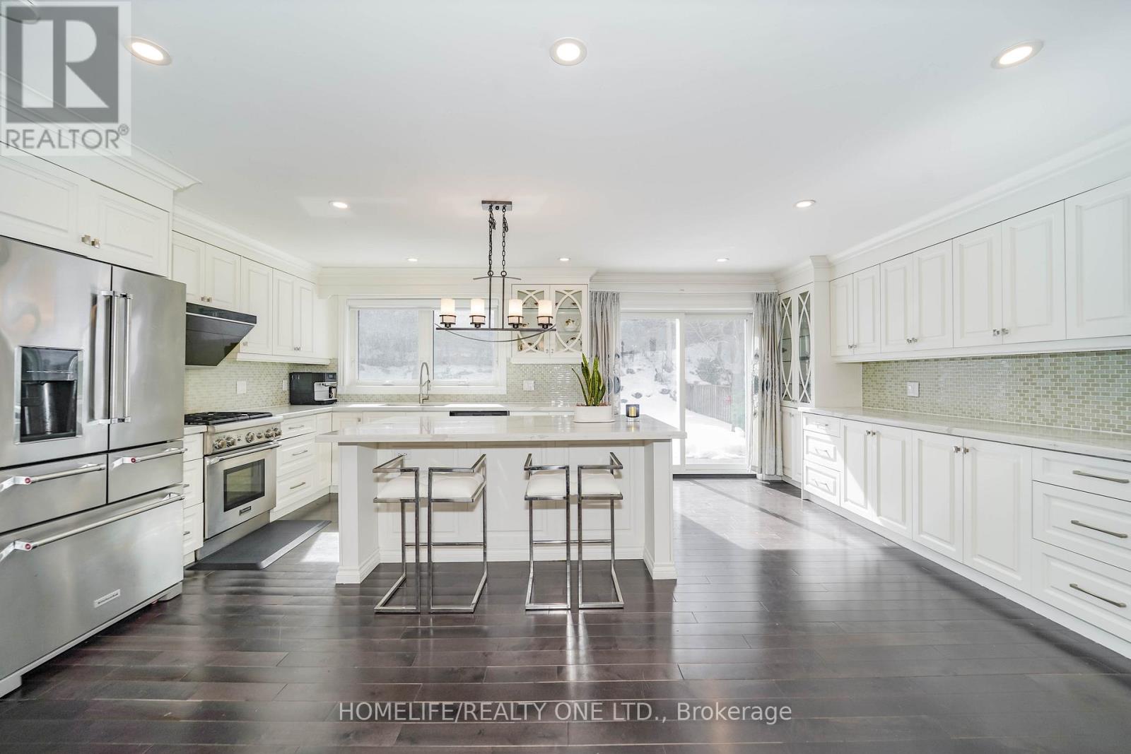 31 Bearwood Drive, Toronto, Ontario  M9A 4G5 - Photo 8 - W13086374
