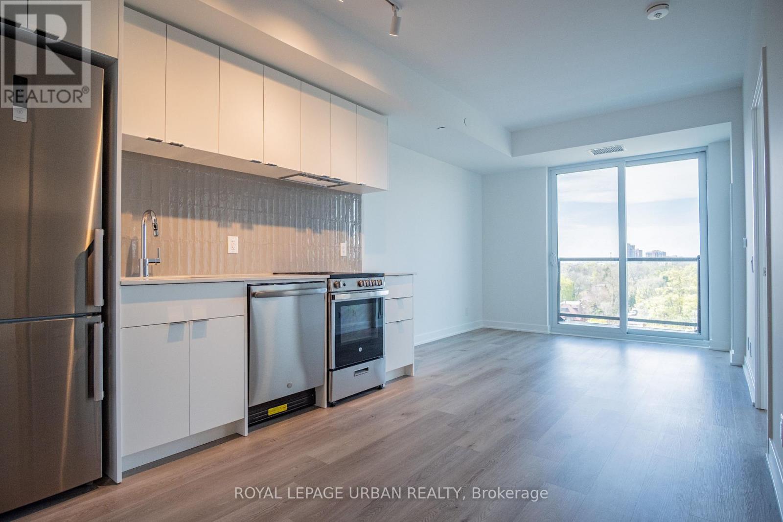 1660 Bloor Street W, Toronto, Ontario  M6P 1B1 - Photo 2 - W13086484