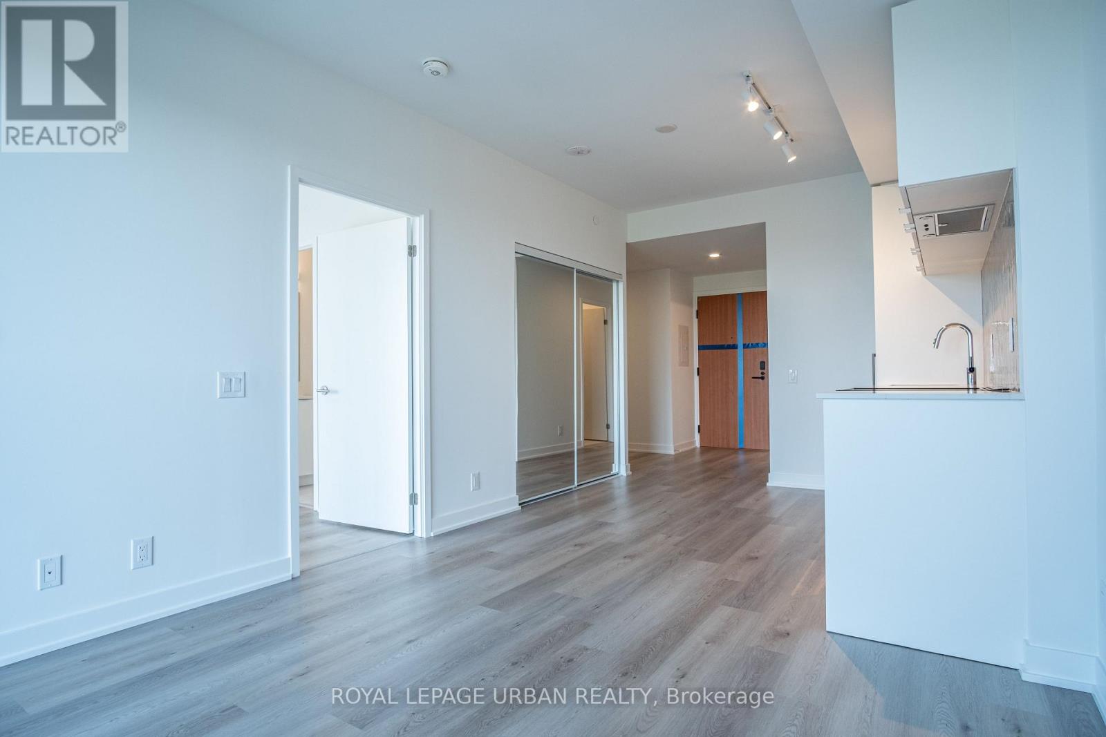 1660 Bloor Street W, Toronto, Ontario  M6P 1B1 - Photo 4 - W13086484