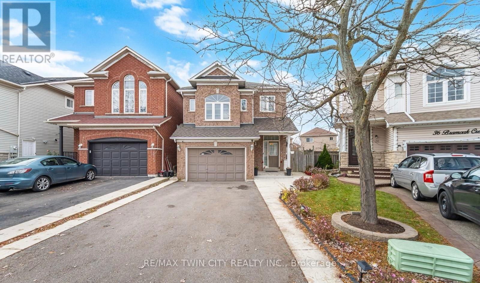 34 BRAMOAK CRESCENT, Brampton, Ontario