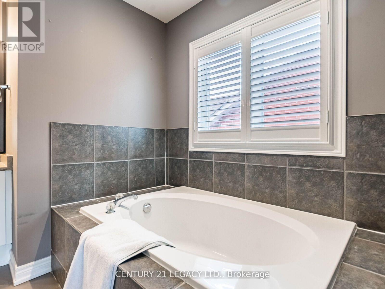 3 Bowsfield Drive, Brampton, Ontario  L6P 1C8 - Photo 44 - W13086526