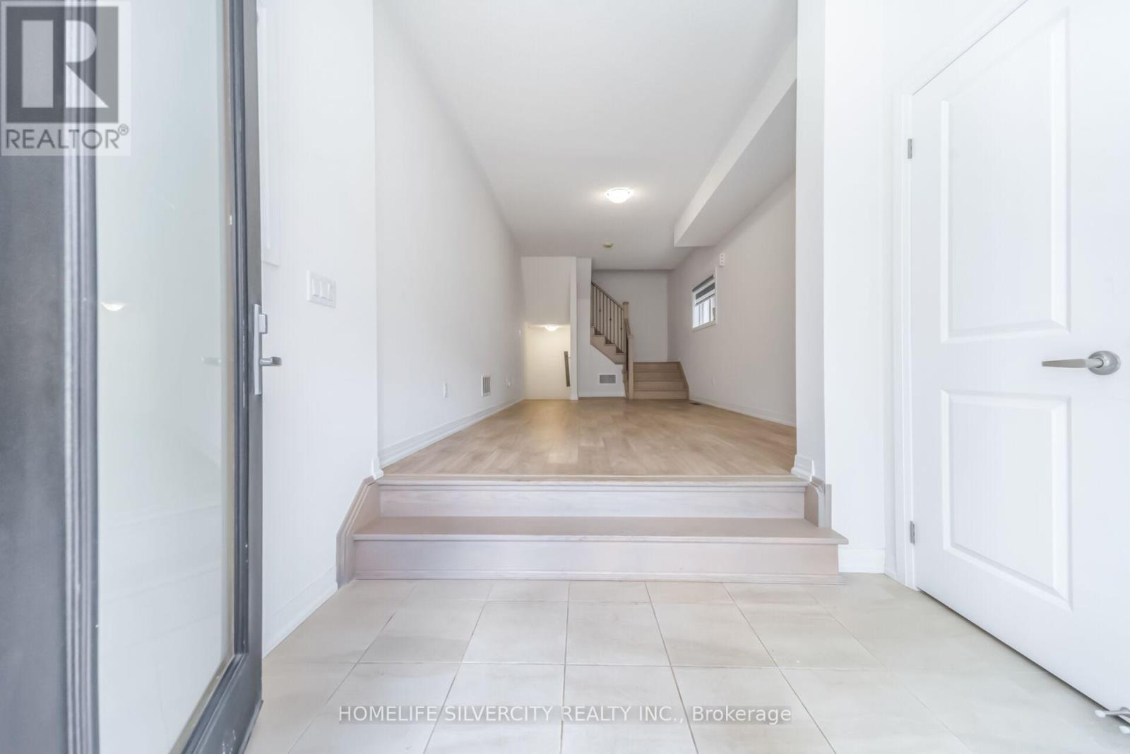 25 Purple Sage Drive, Brampton (Bram East), Ontario  L6P 4P1 - Photo 4 - W13086576