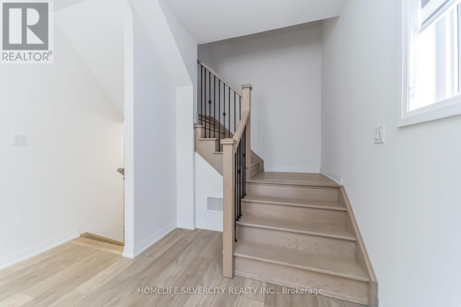 25 Purple Sage Drive, Brampton (Bram East), Ontario  L6P 4P1 - Photo 9 - W13086576