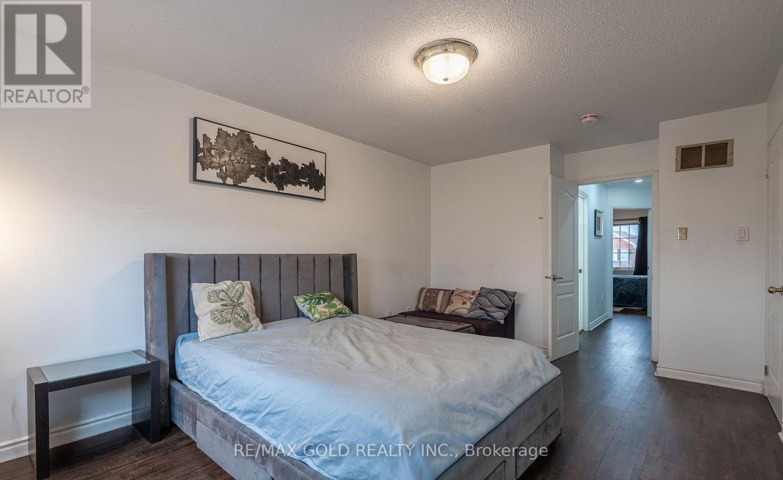 102 Bunchberry Way, Brampton, Ontario  L6R 2E8 - Photo 13 - W13086580