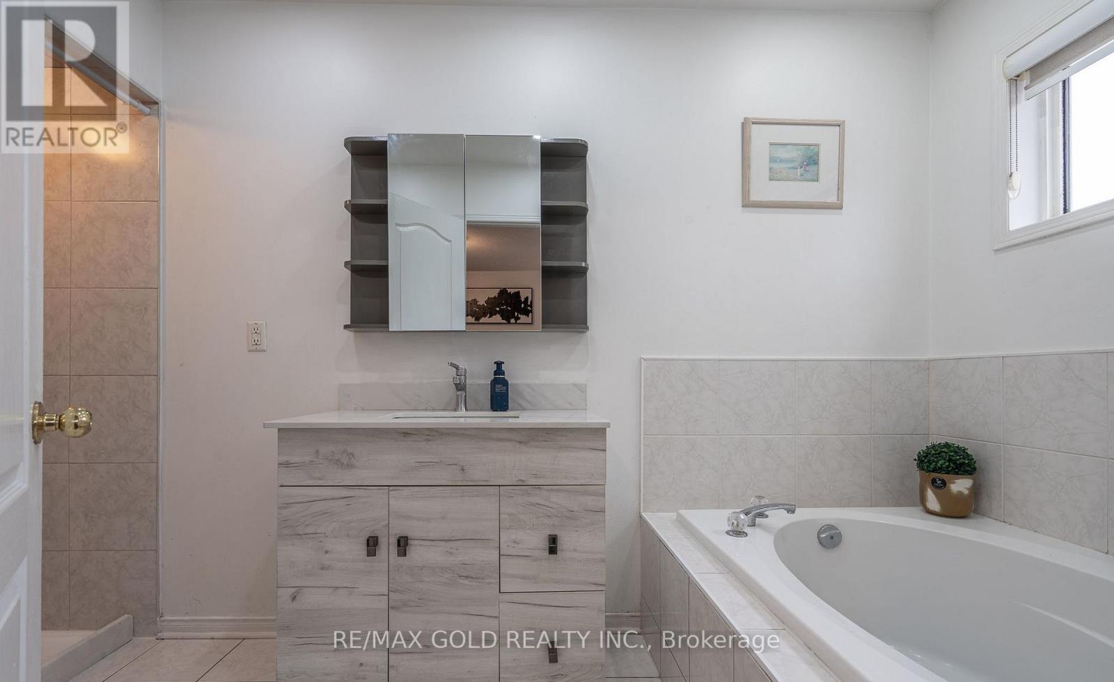 102 Bunchberry Way, Brampton, Ontario  L6R 2E8 - Photo 16 - W13086580