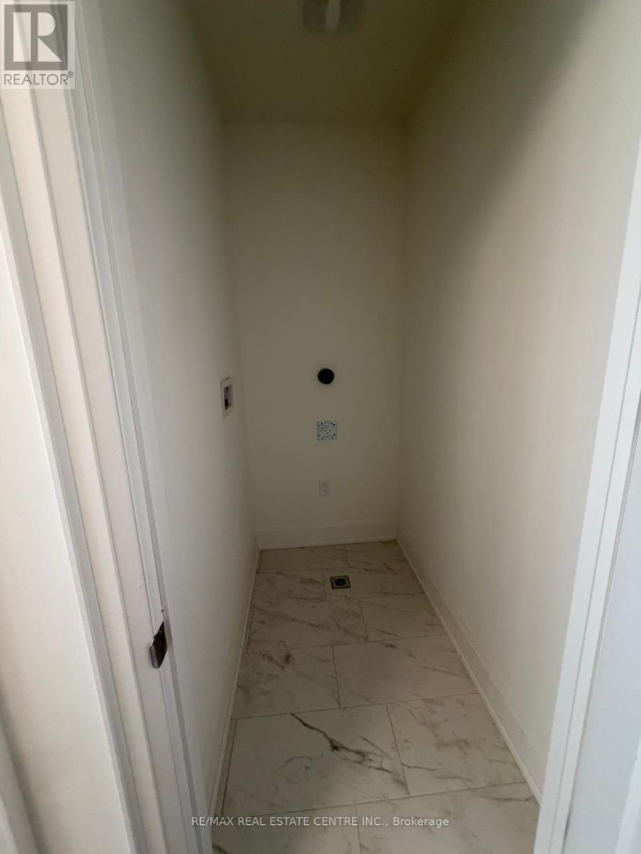 3315 Taha Gardens, Oakville, Ontario  L6M 4K1 - Photo 21 - W13086584