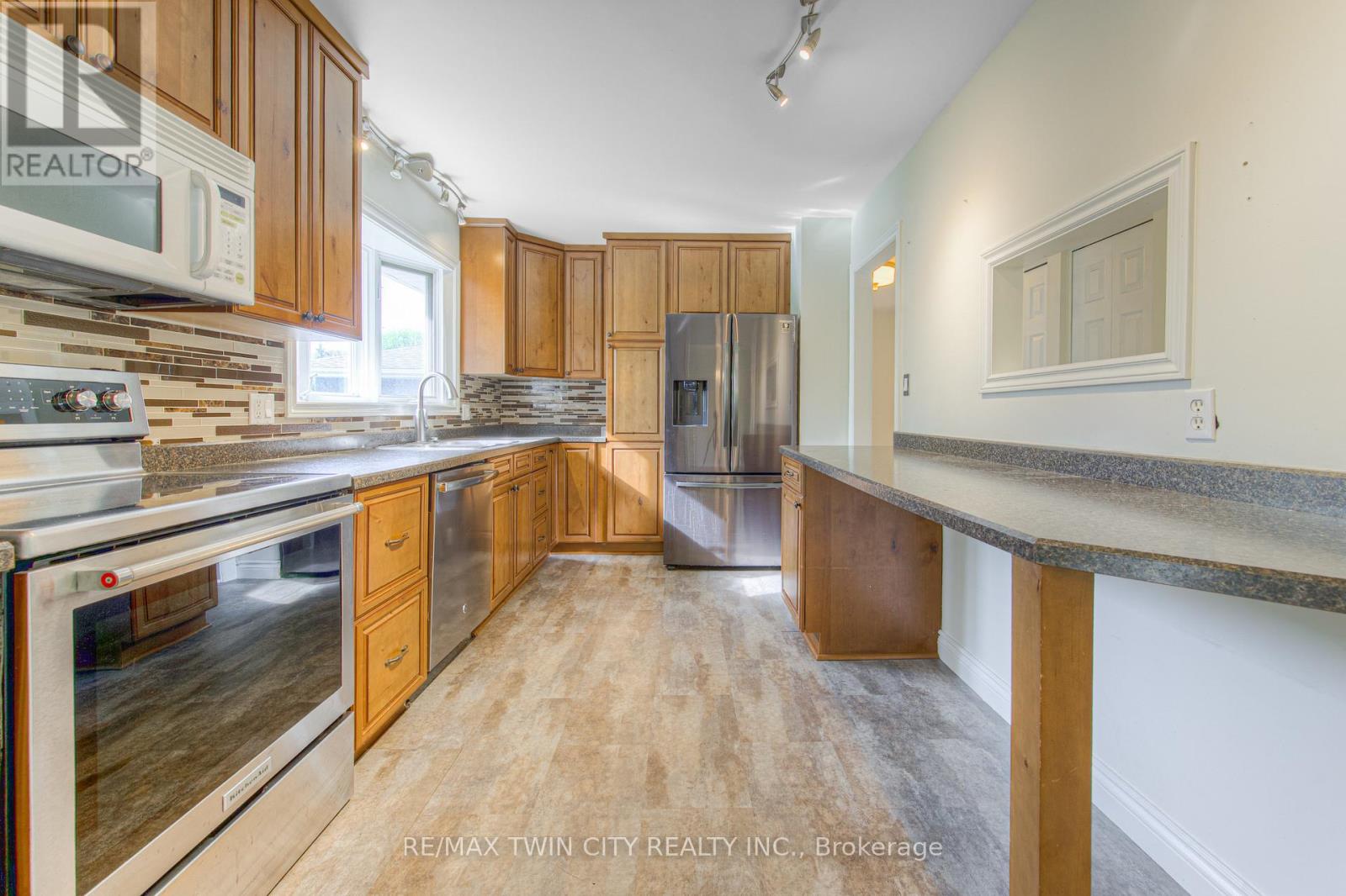 18 Gilston Parkway, Brant, Ontario  N3L 3K6 - Photo 13 - X13086332