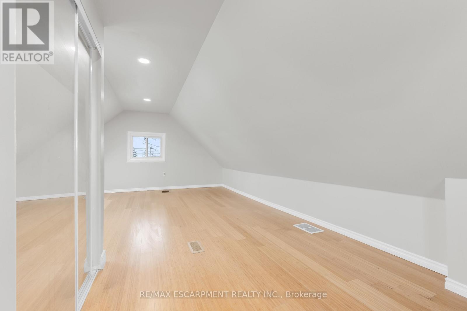 180 Mead Avenue, Hamilton, Ontario  L8H 3V1 - Photo 18 - X13086404