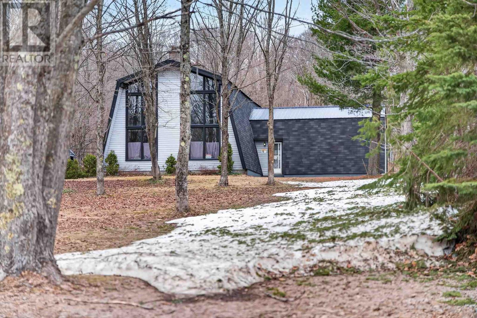 562 Fourth LIN W, Sault Ste. Marie, Ontario