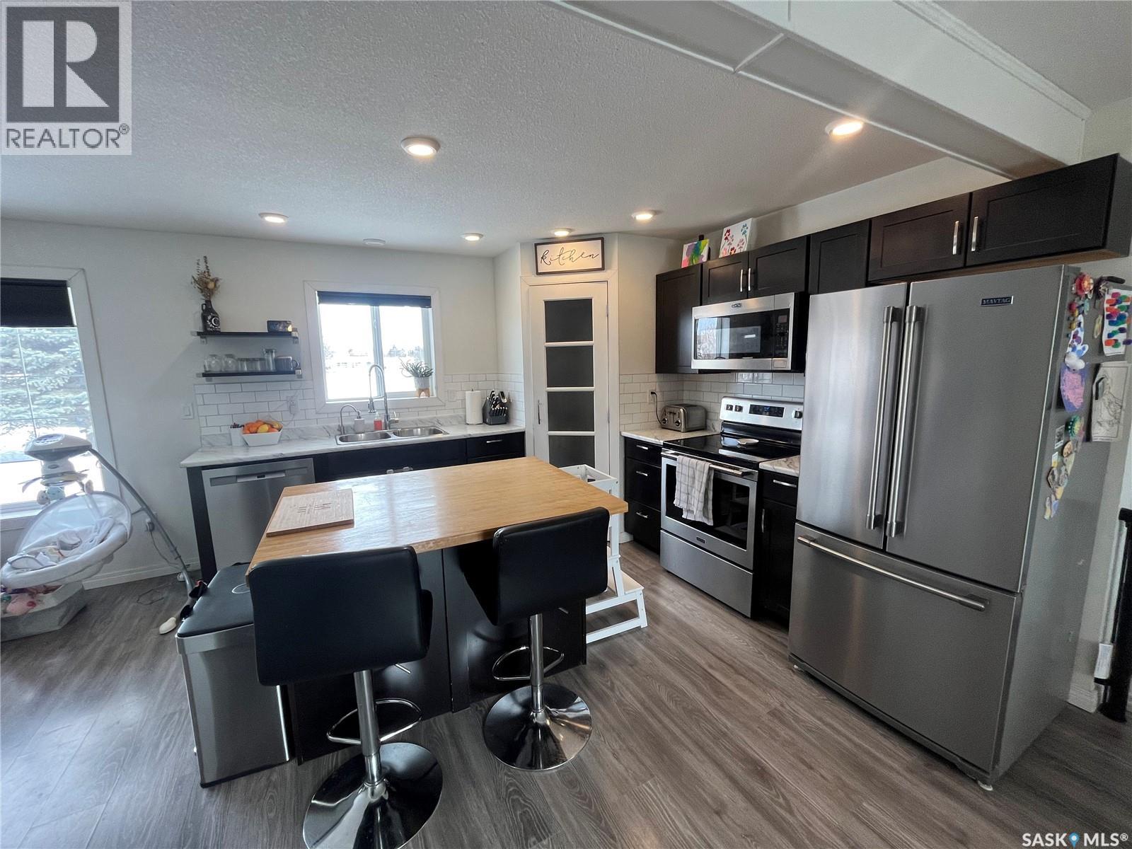 619 Smith Dorrien Avenue, Esterhazy, Saskatchewan  S0A 0X0 - Photo 2 - SK030657