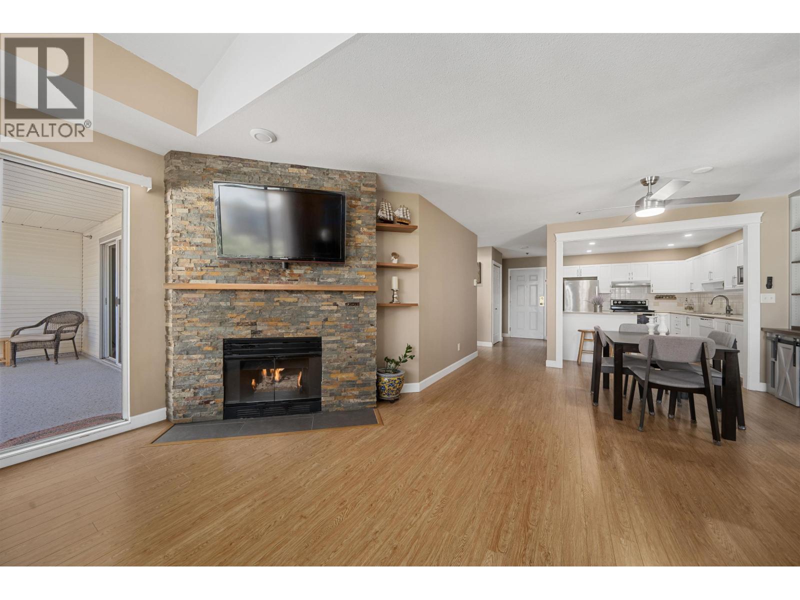 302 19121 Ford Road, Pitt Meadows, British Columbia  V3Y 2N2 - Photo 4 - R3119470