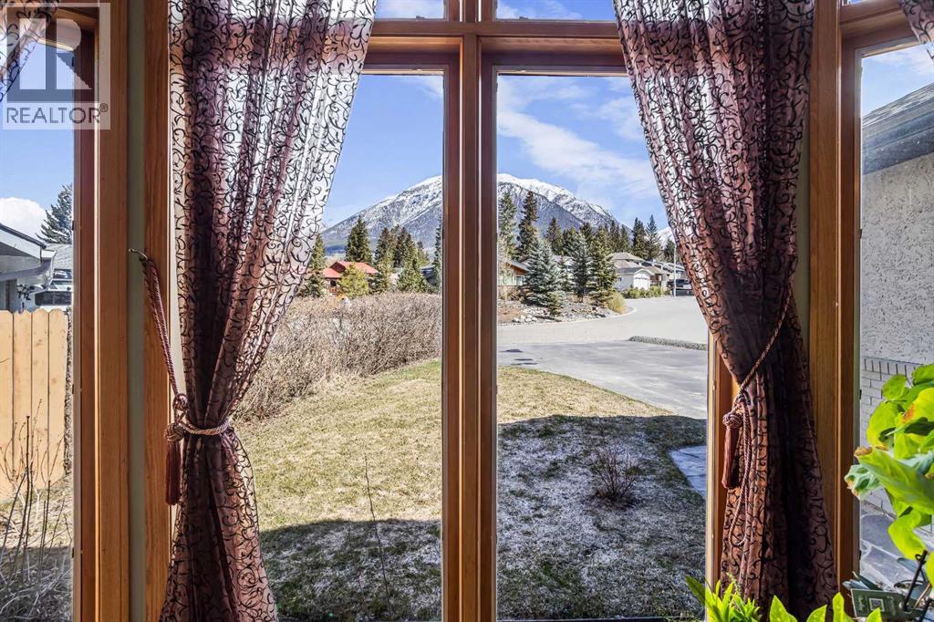 260 Grizzly Crescent, Canmore, Alberta  T1W 1B5 - Photo 8 - A2306249