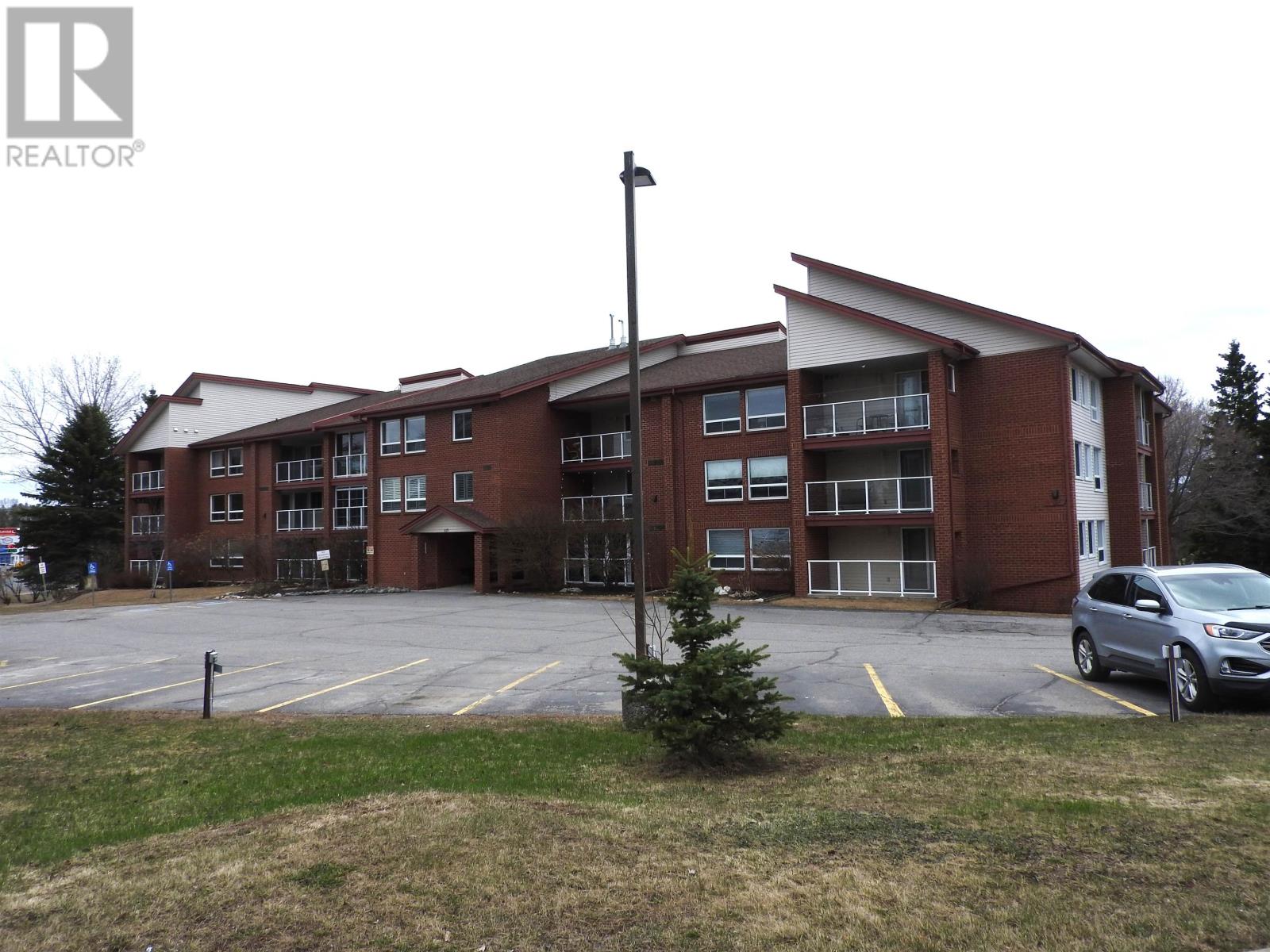402 115 TOIVO ST, THUNDER BAY, Ontario