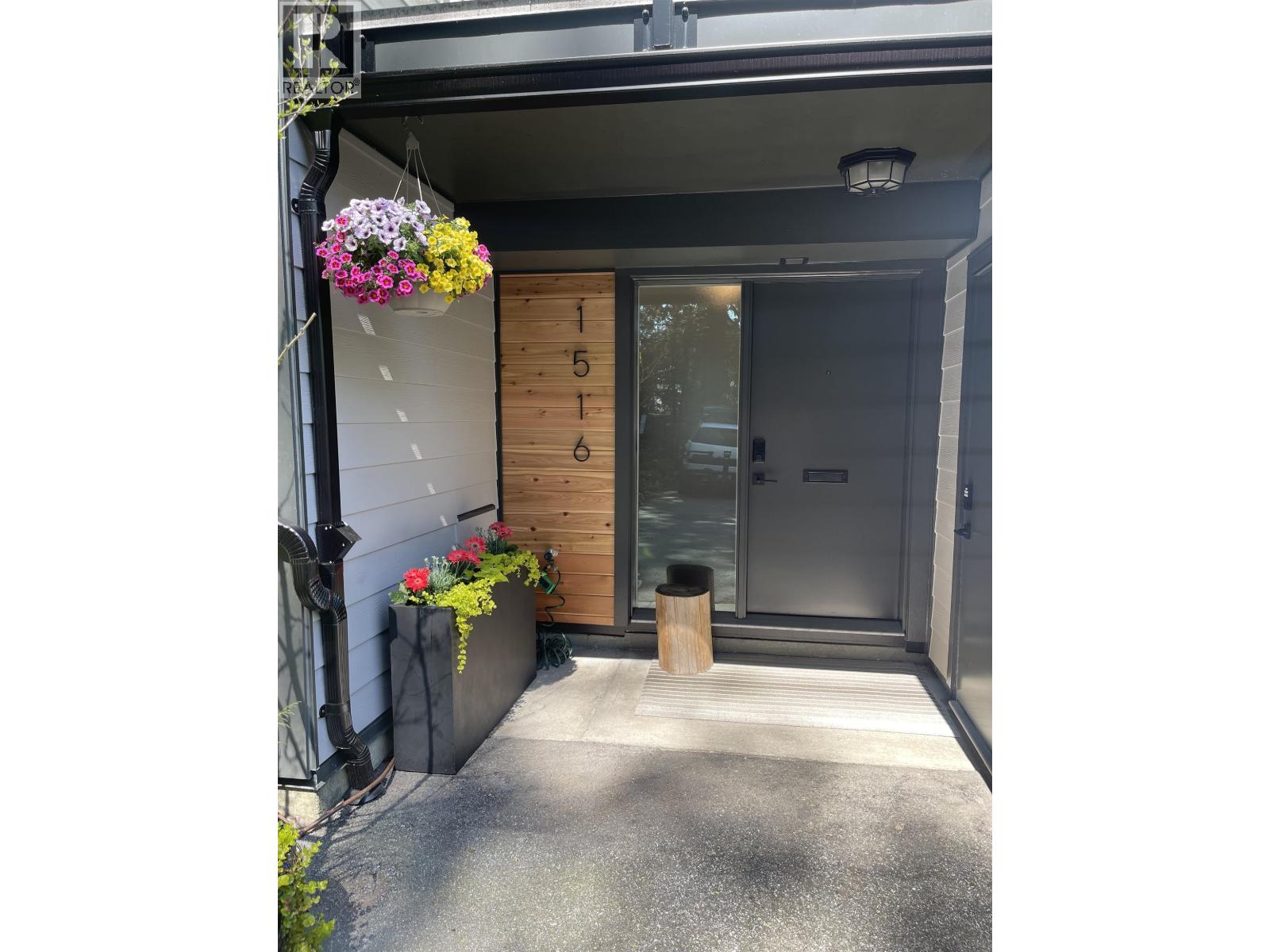 1516 Mcnair Drive, North Vancouver, British Columbia  V7K 1X6 - Photo 2 - R3119760