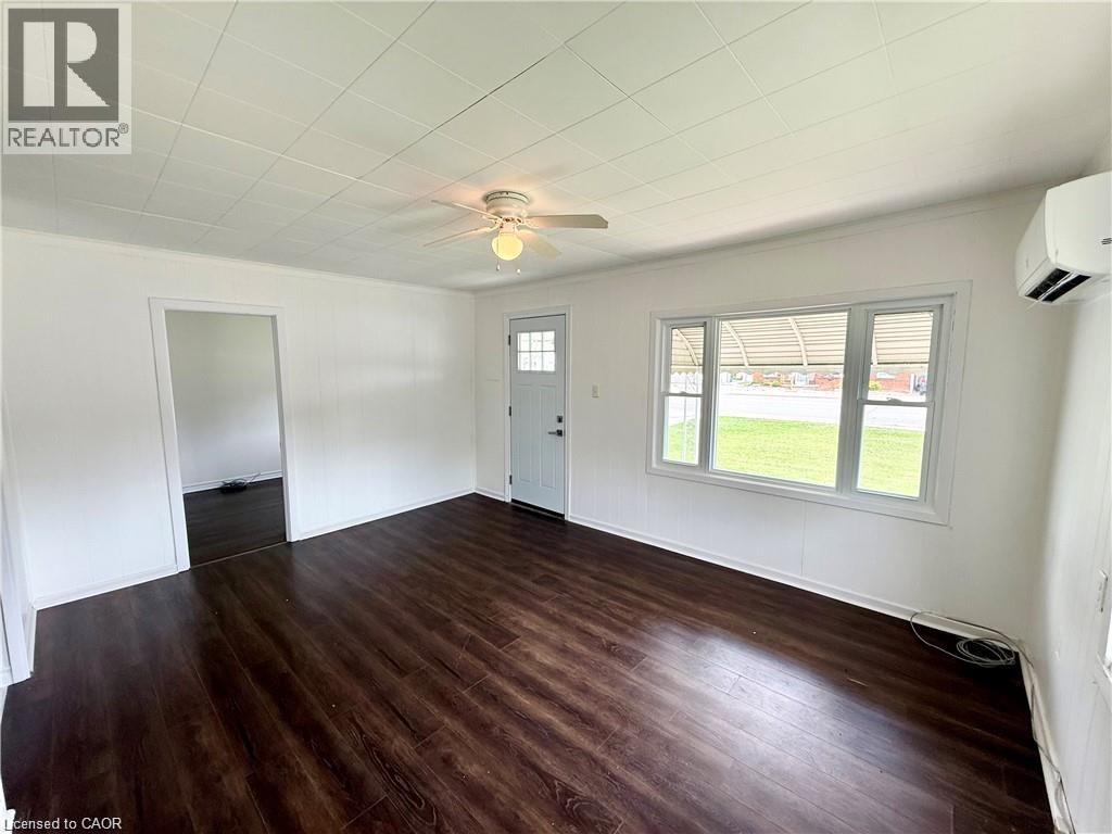 20 Mcnaughton Avenue, Wallaceburg, Ontario  N8A 1R8 - Photo 3 - 40824809
