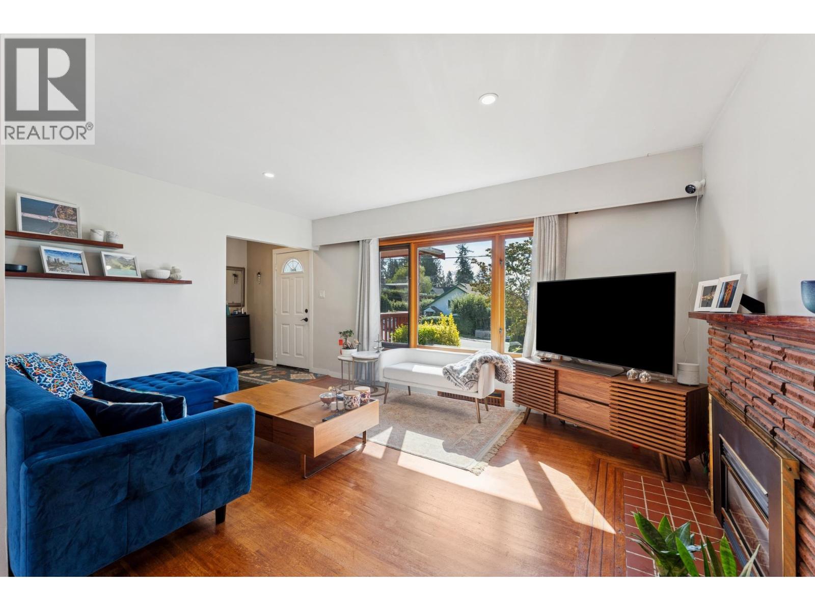 430 W Kings Road, North Vancouver, British Columbia  V7N 2M3 - Photo 2 - R3119724
